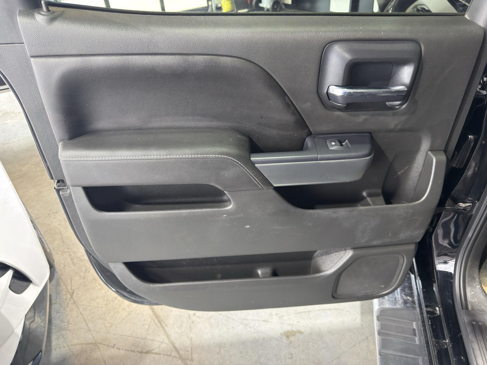 Vehicle photo 23