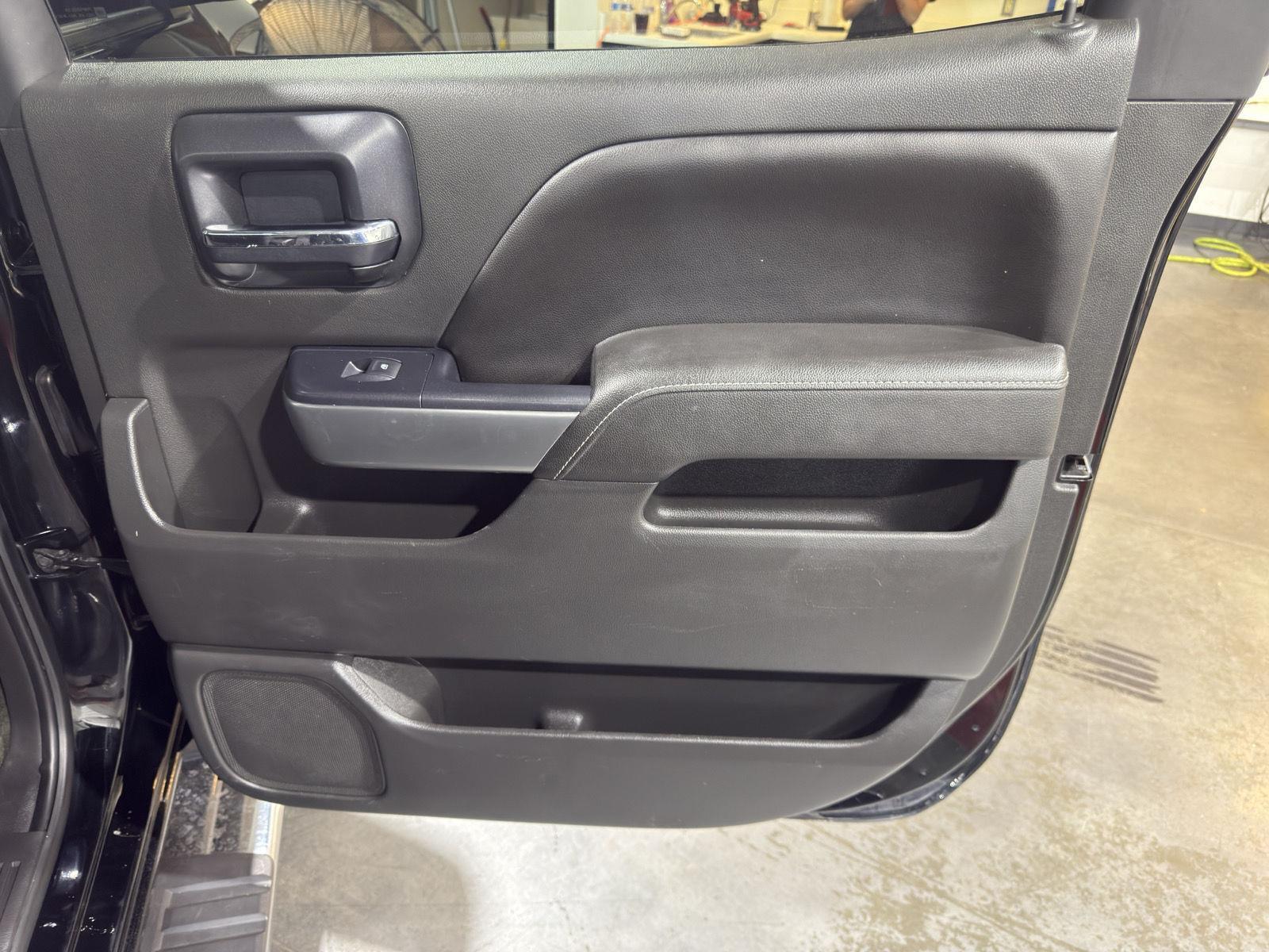 Vehicle photo 25