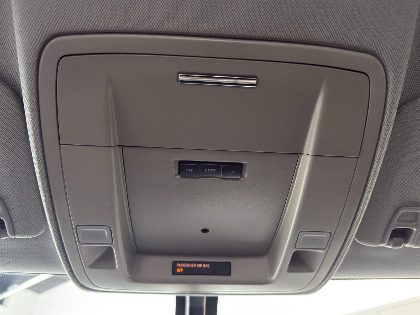 Vehicle photo 29