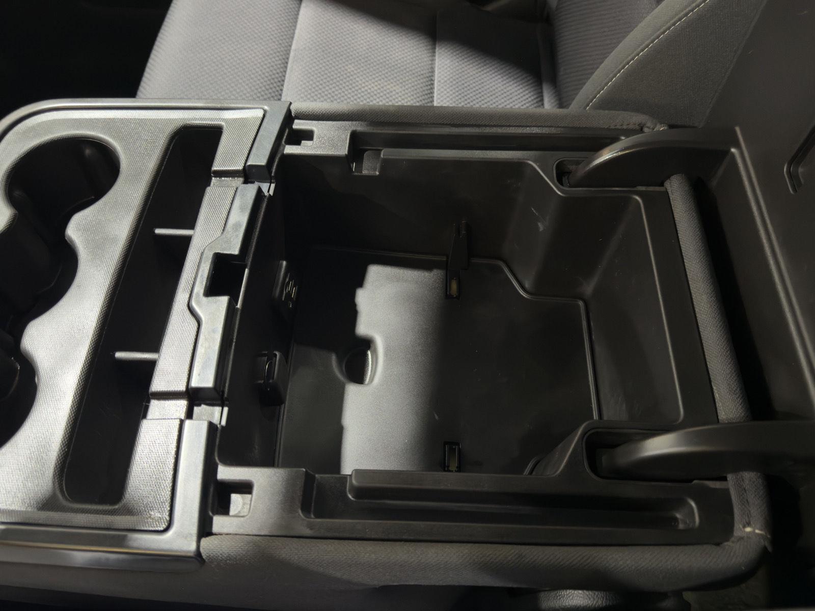 Vehicle photo 33