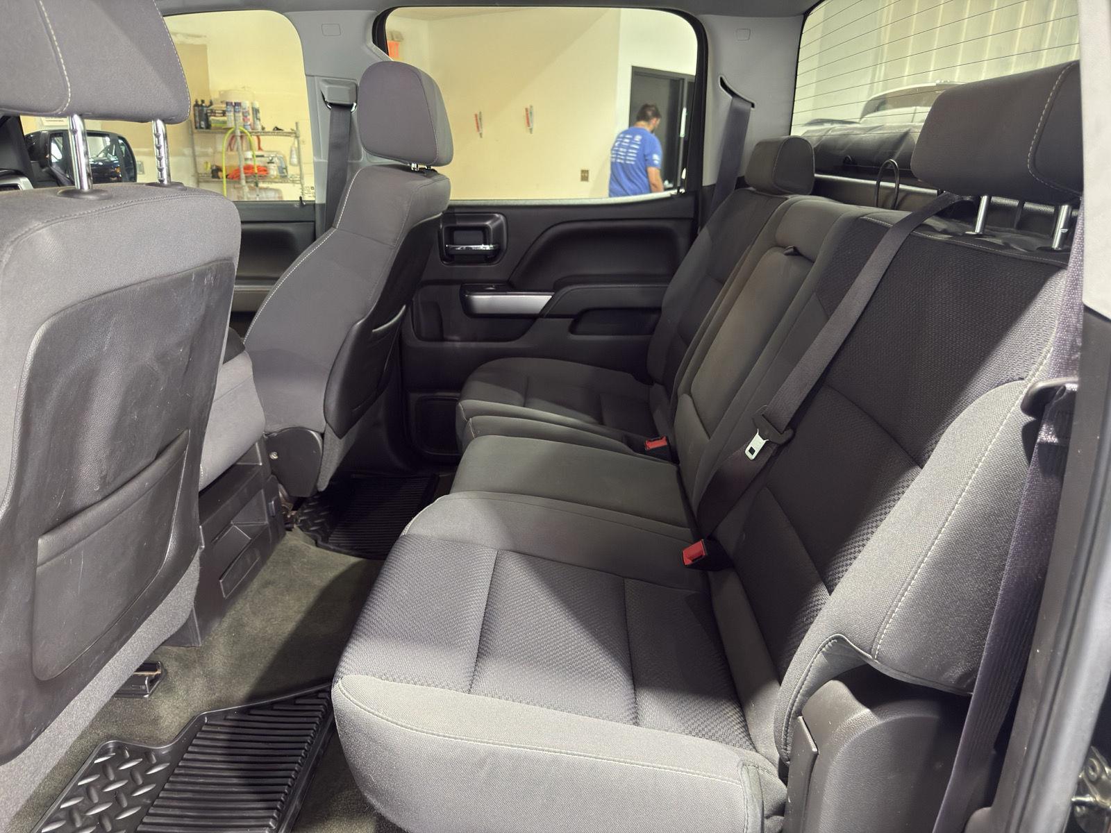 Vehicle photo 24