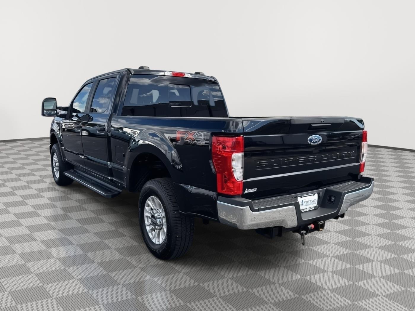 Vehicle photo 9