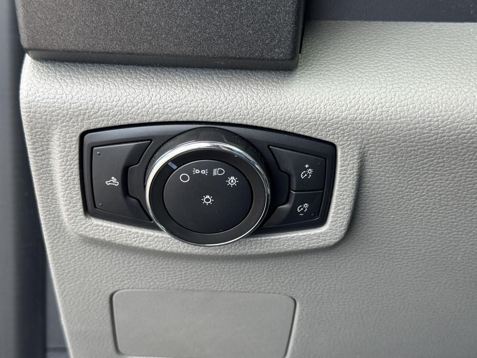 Vehicle photo 16