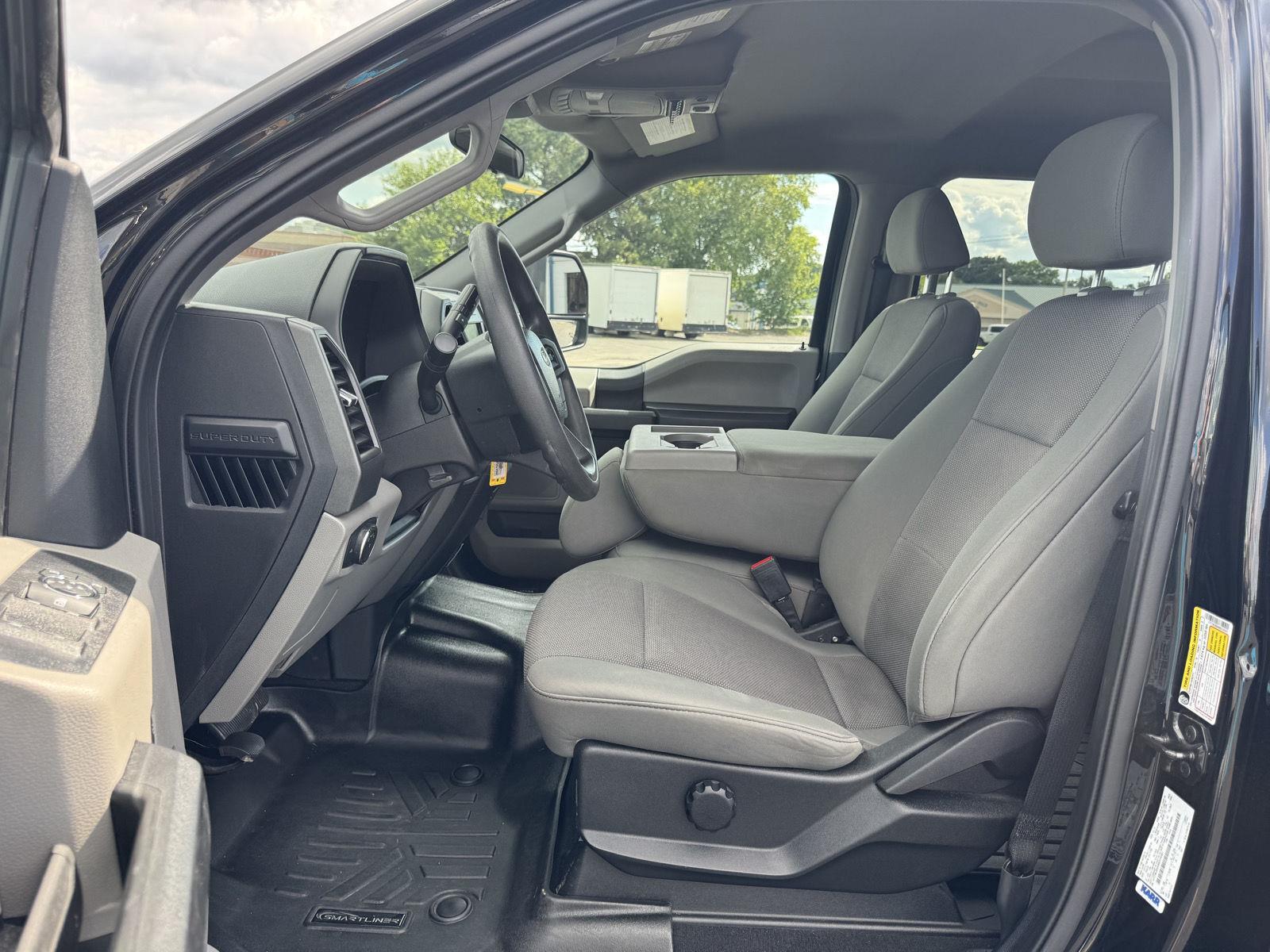 Vehicle photo 18