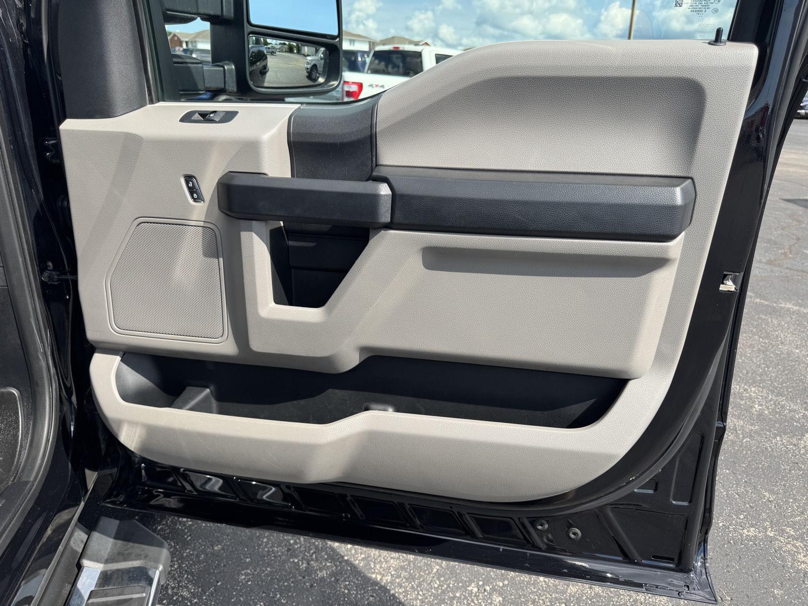 Vehicle photo 20