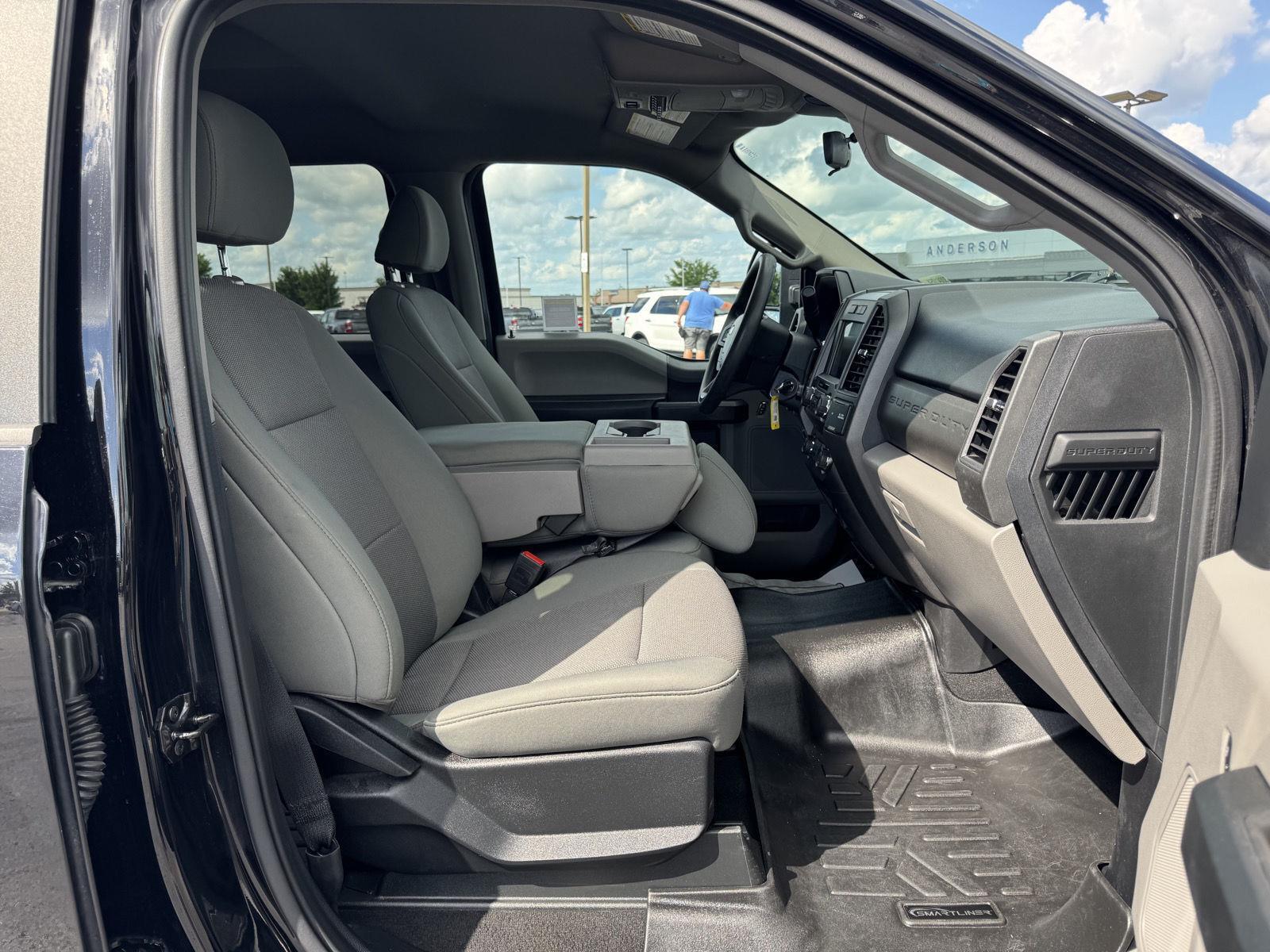 Vehicle photo 21