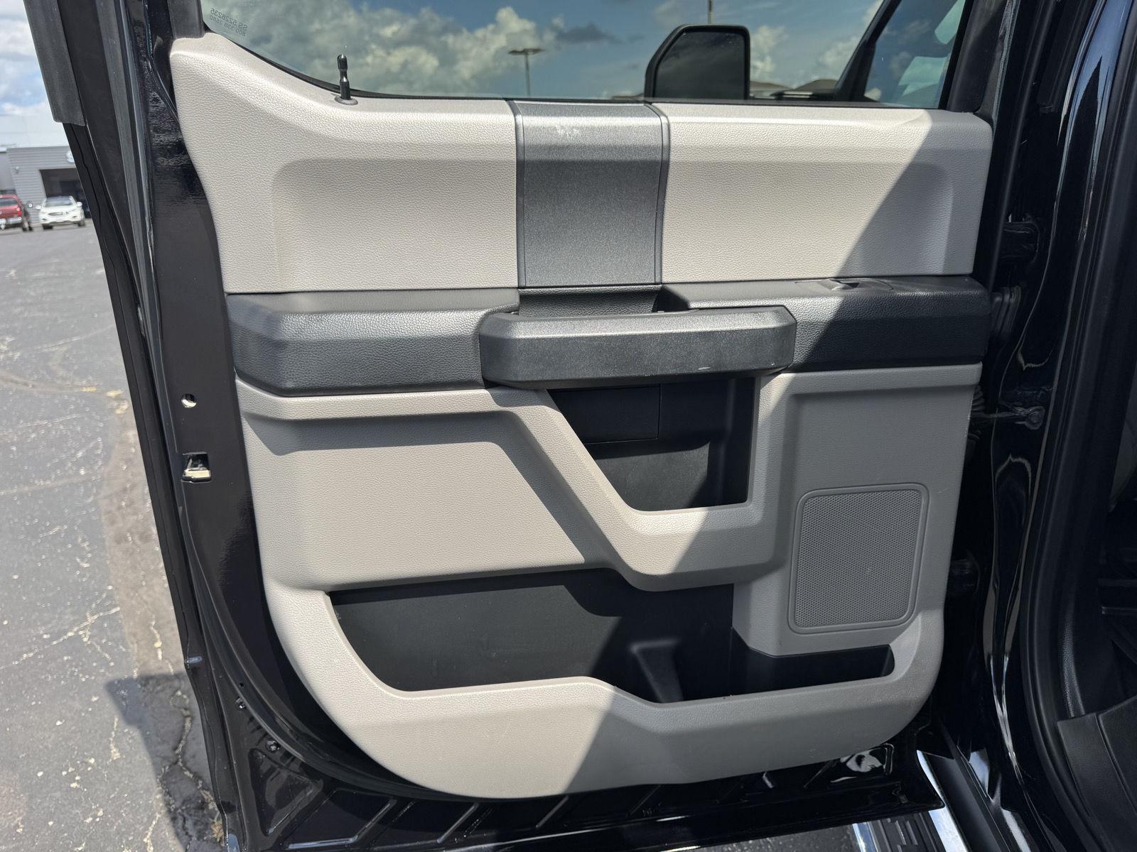 Vehicle photo 24