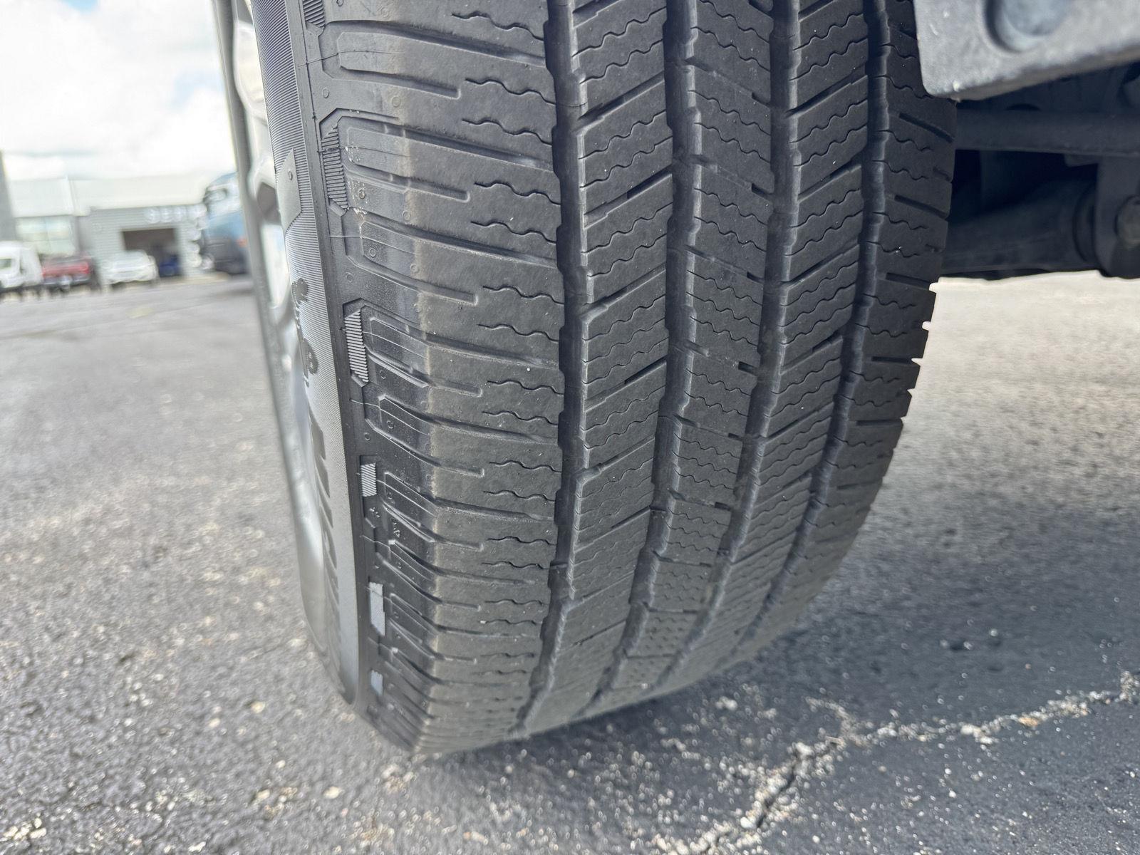 Vehicle photo 11