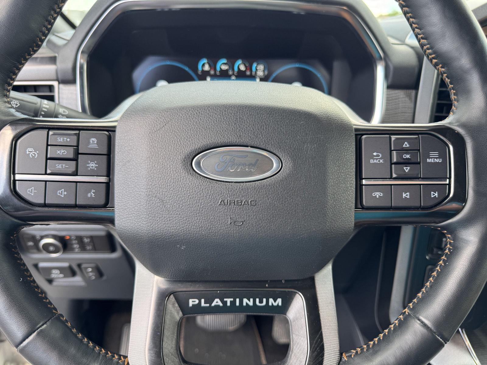 Vehicle photo 13