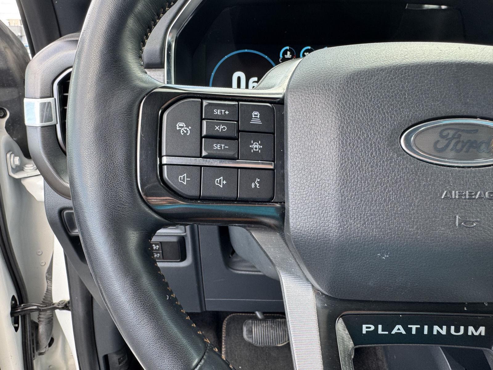 Vehicle photo 14