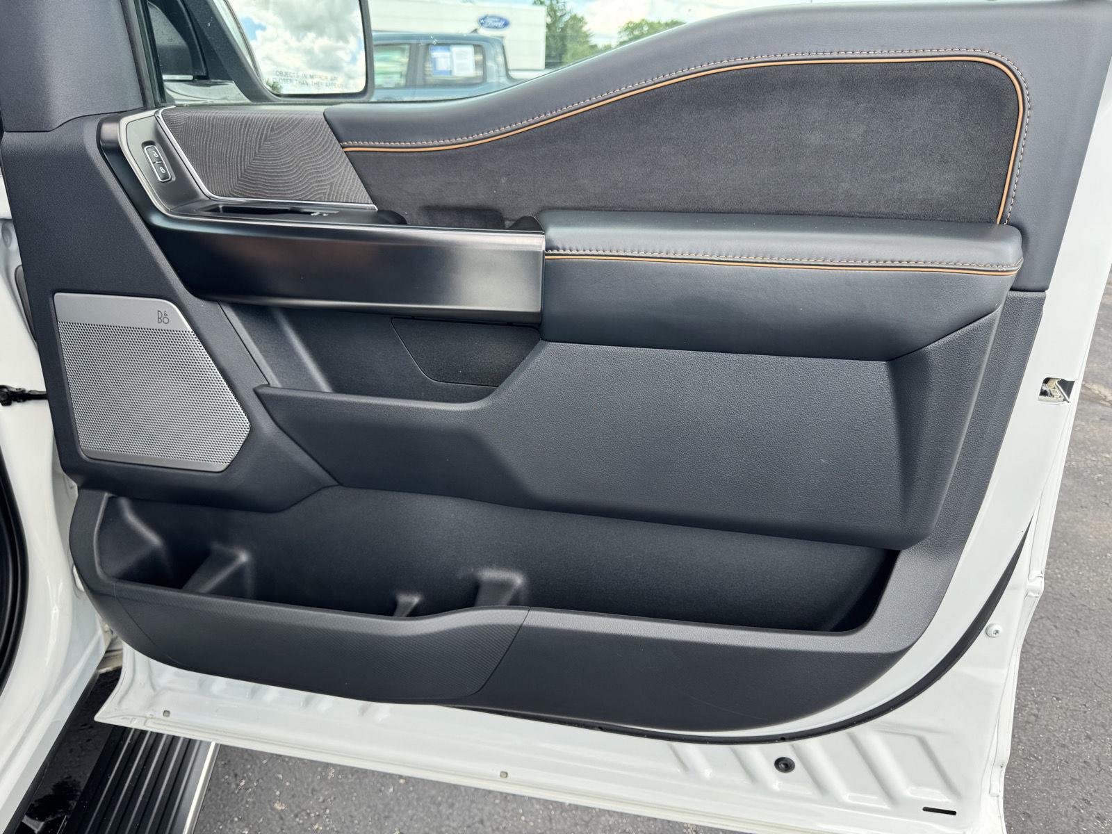Vehicle photo 21
