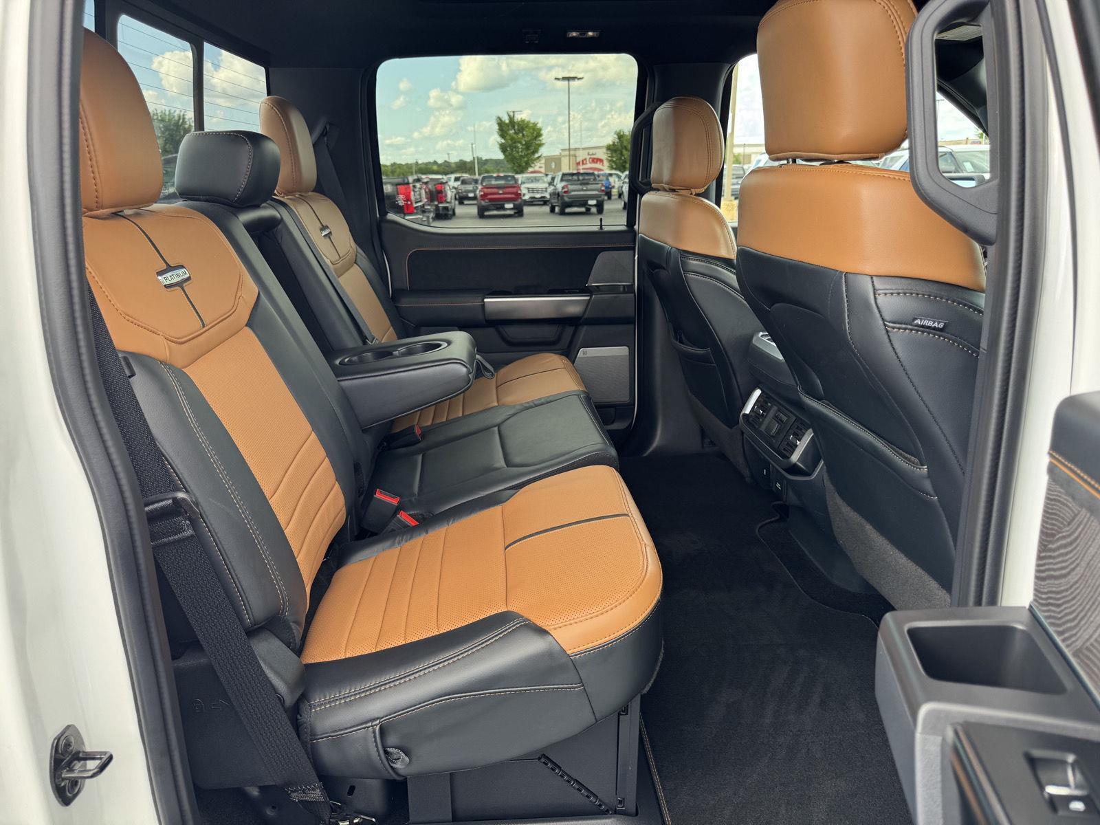 Vehicle photo 24