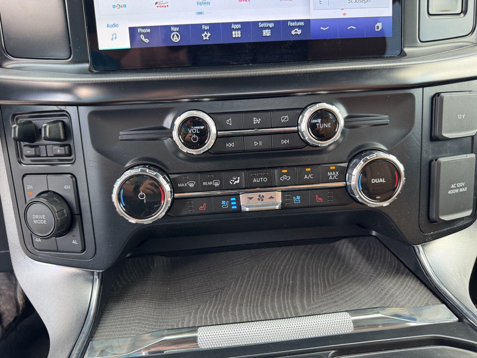 Vehicle photo 26