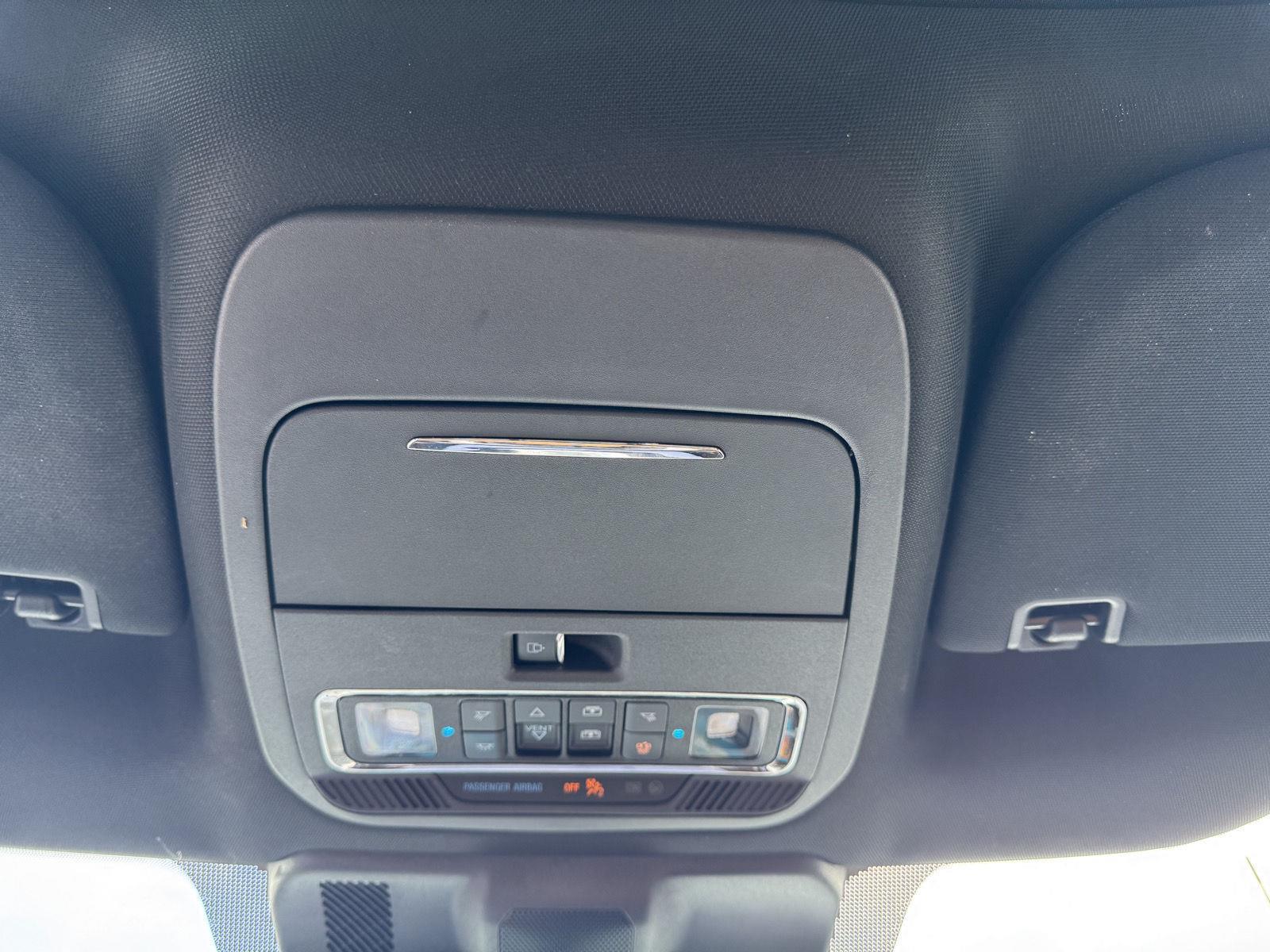 Vehicle photo 28
