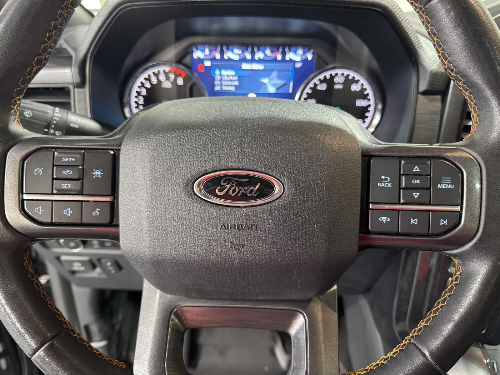 Vehicle photo 13