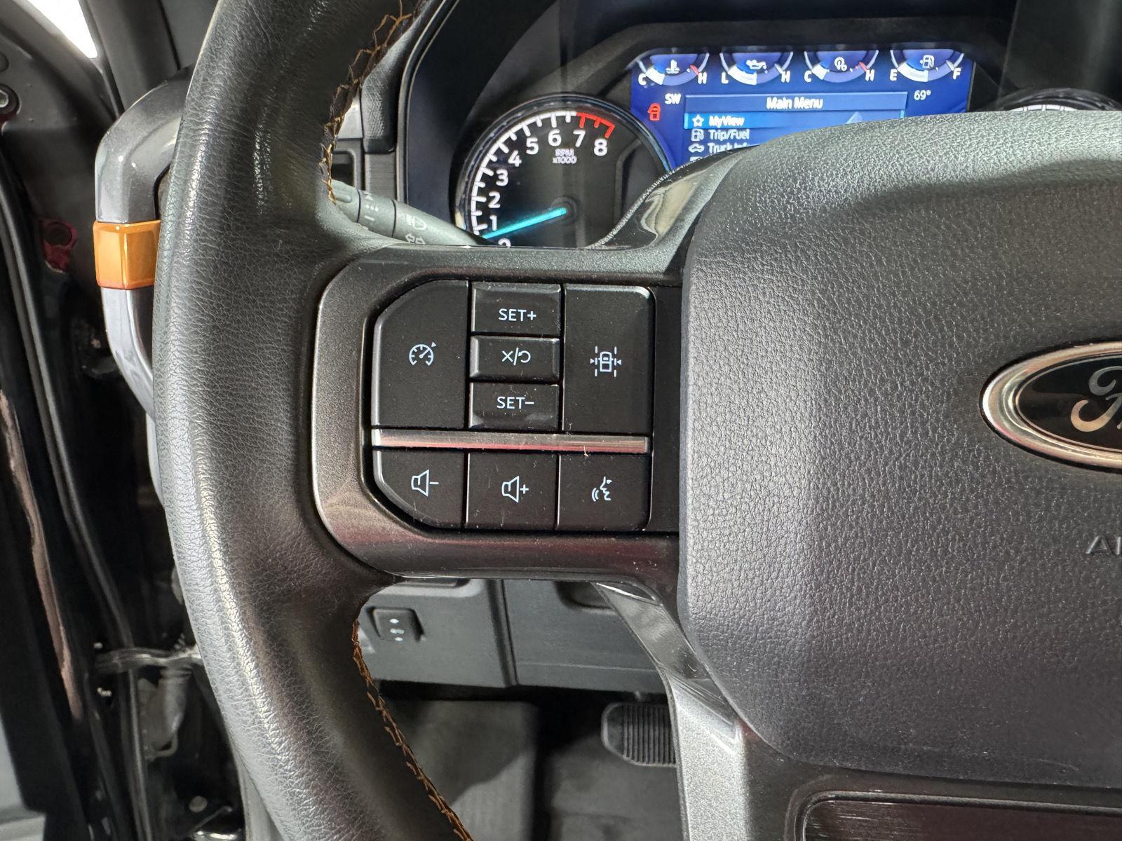 Vehicle photo 14