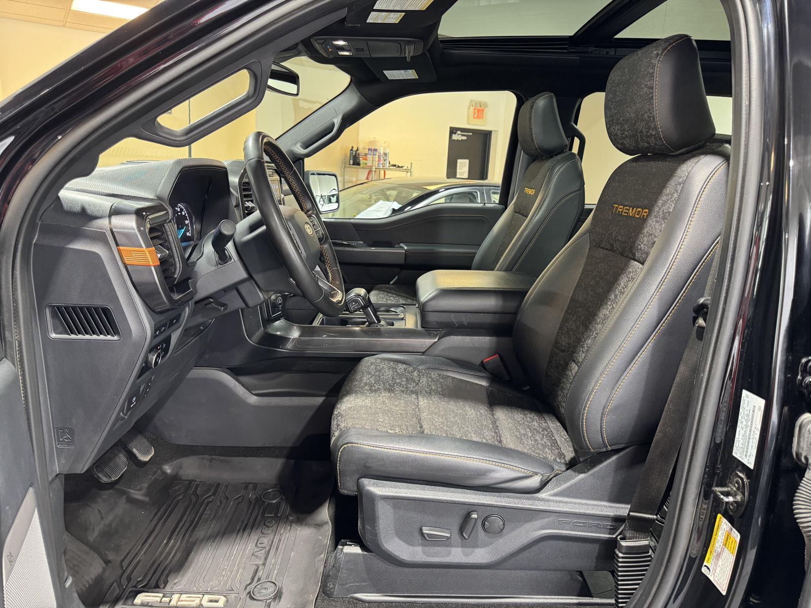 Vehicle photo 18