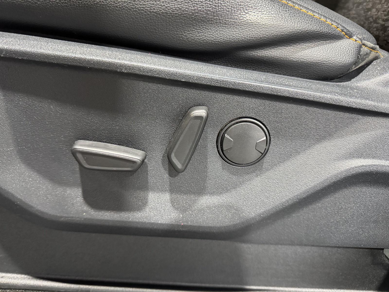 Vehicle photo 19