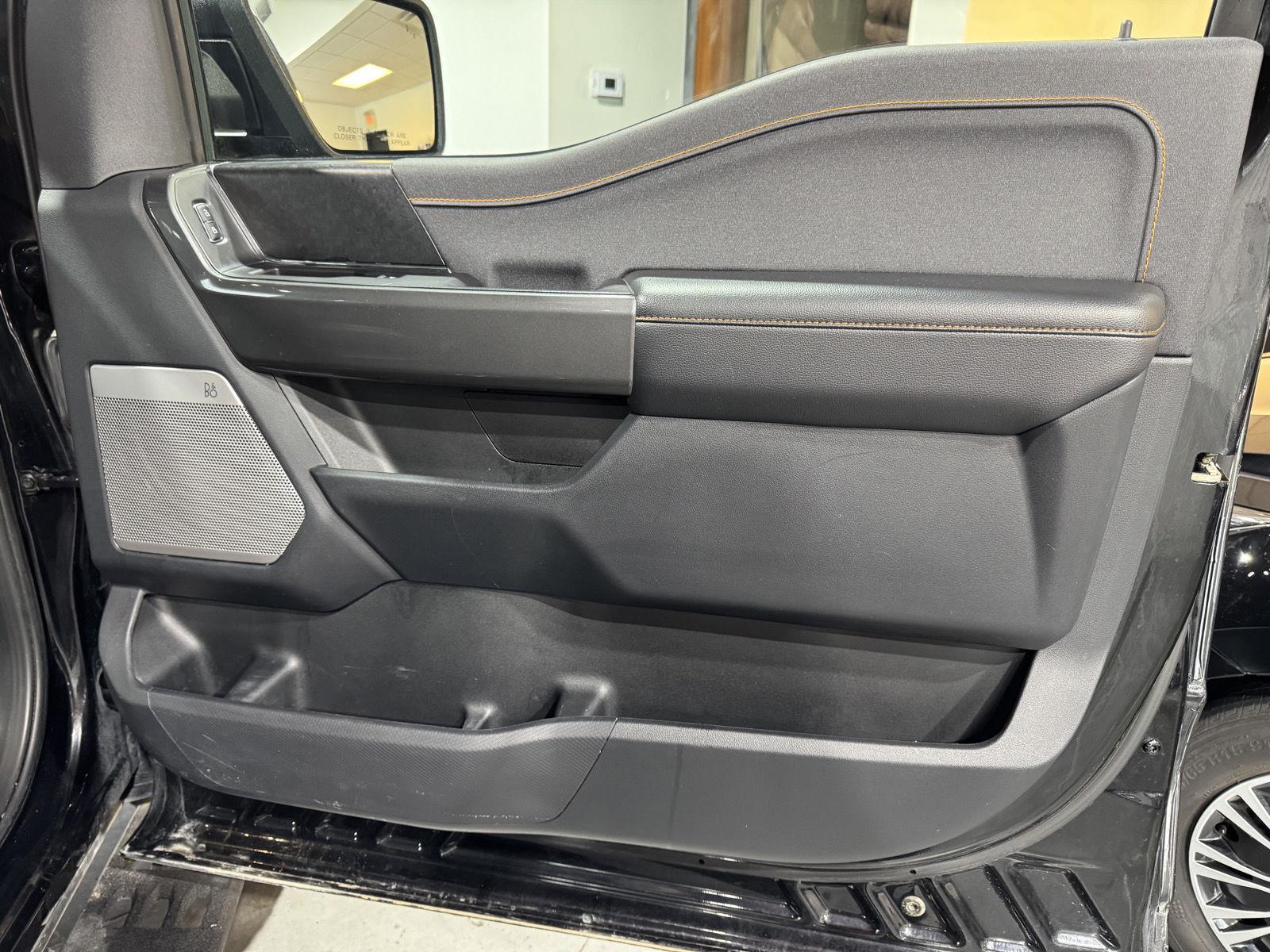 Vehicle photo 20