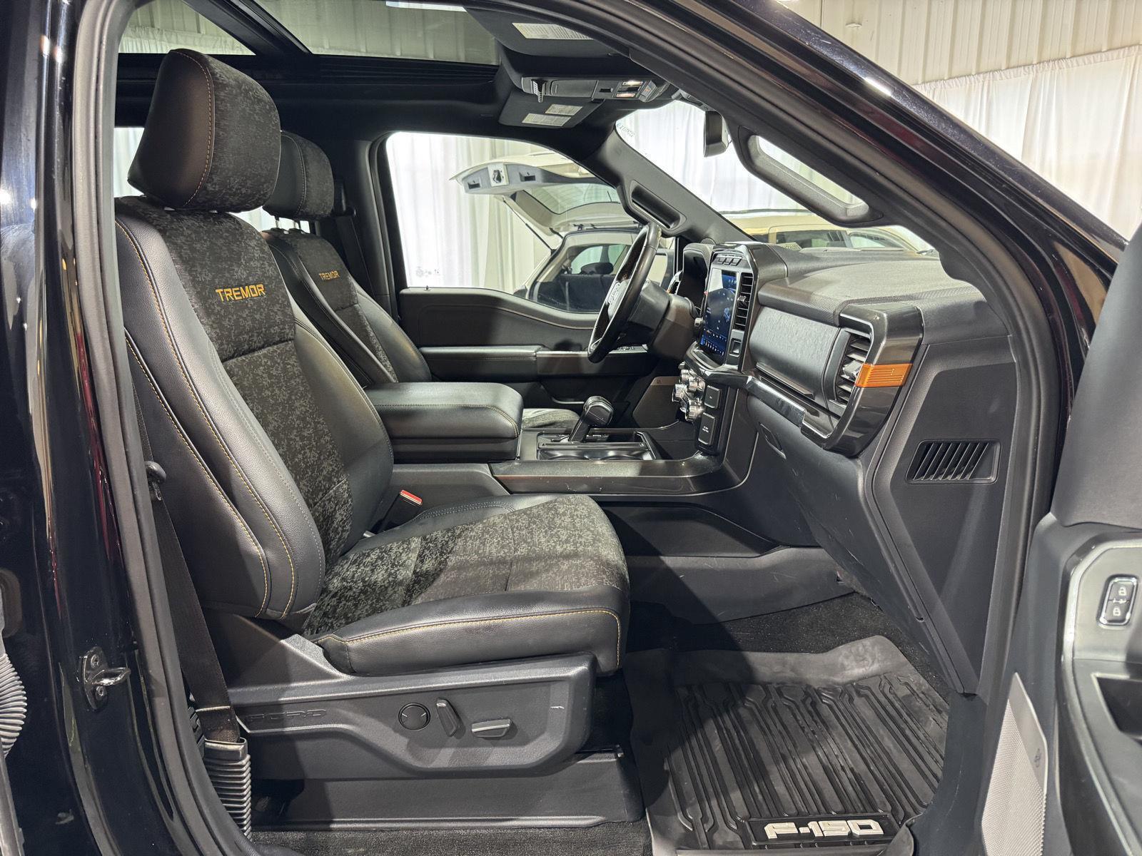 Vehicle photo 21
