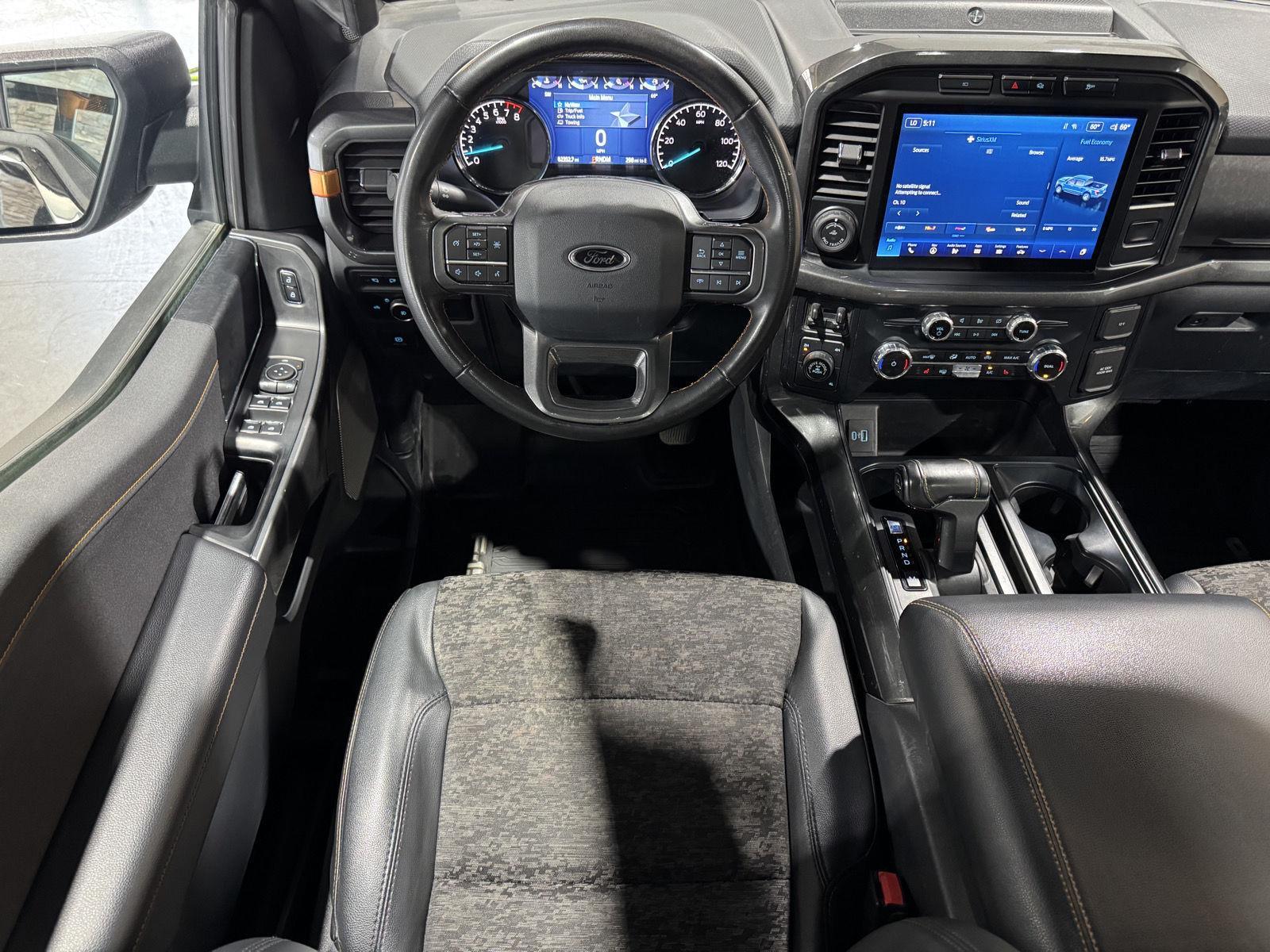 Vehicle photo 23