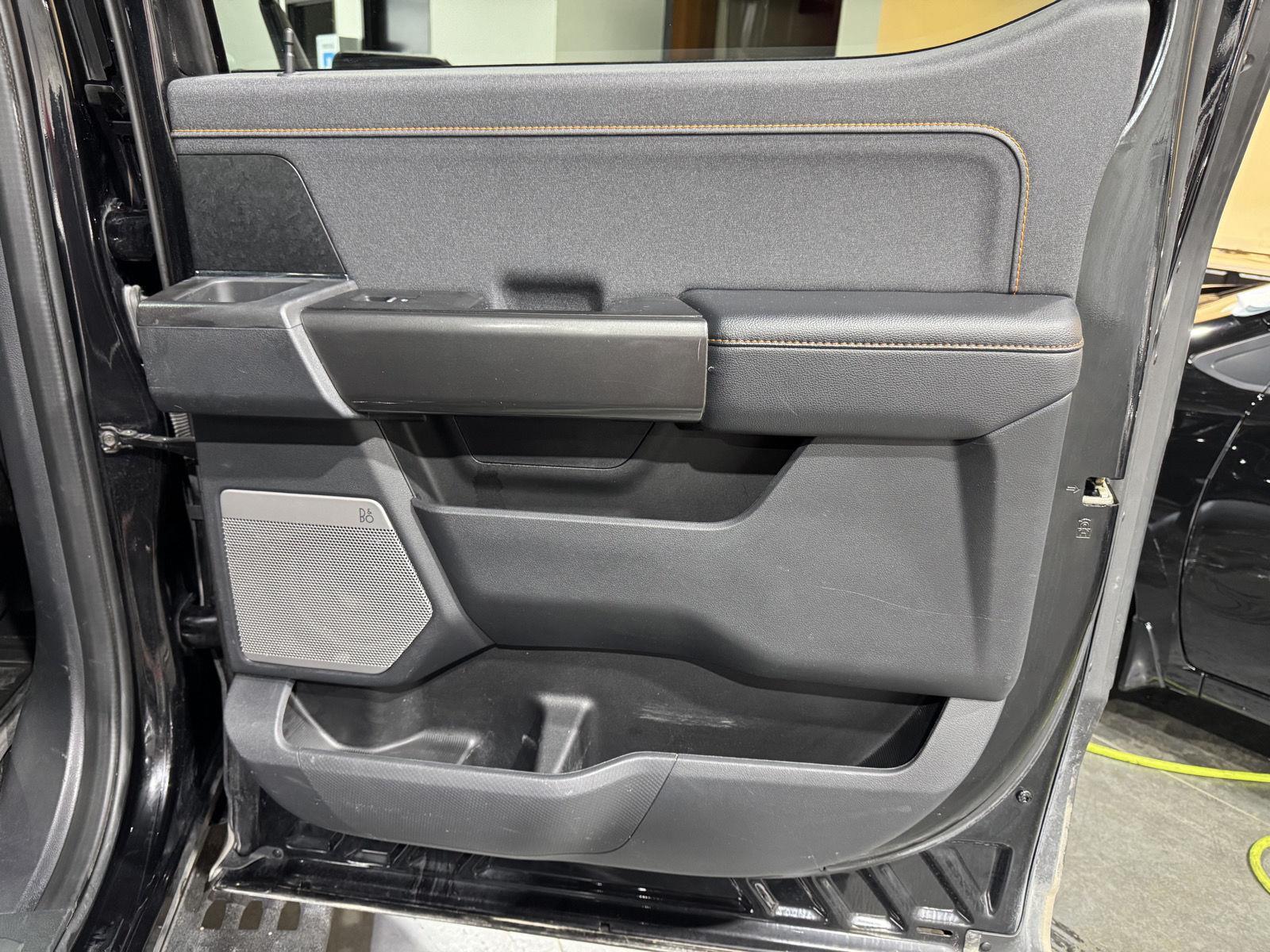 Vehicle photo 24
