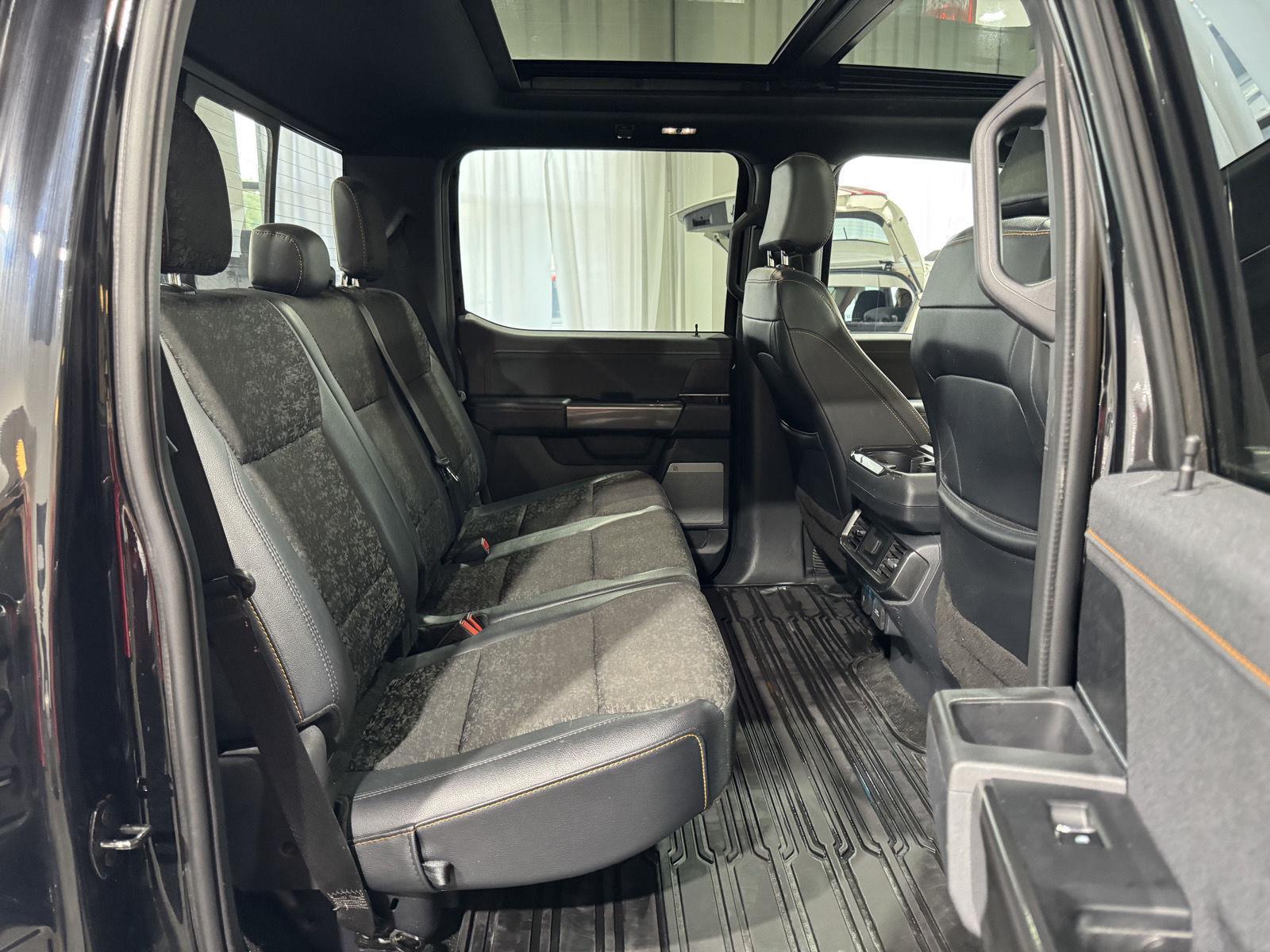 Vehicle photo 25