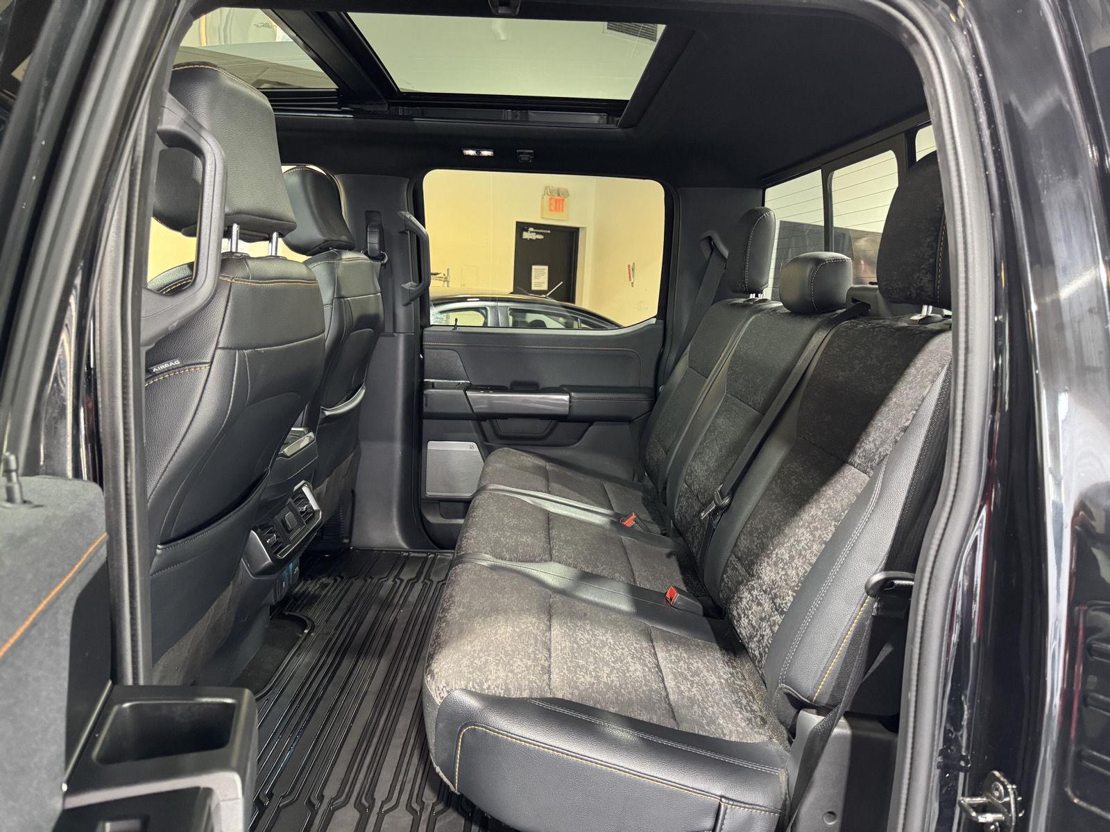 Vehicle photo 27
