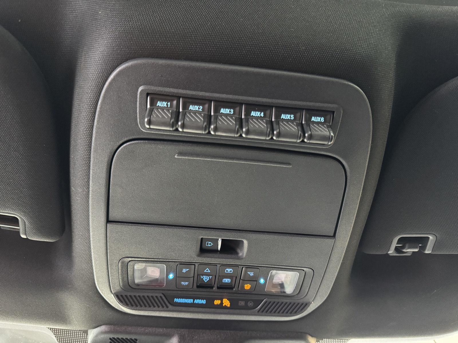 Vehicle photo 28