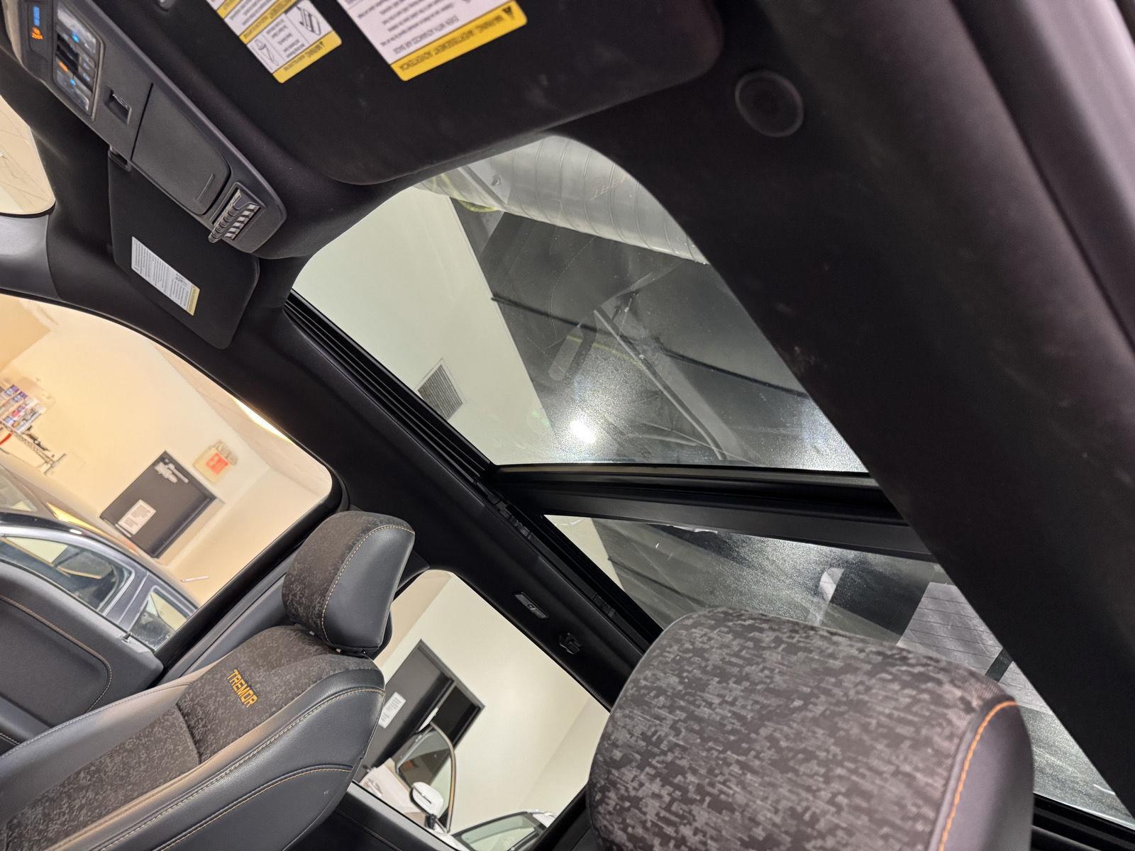 Vehicle photo 29