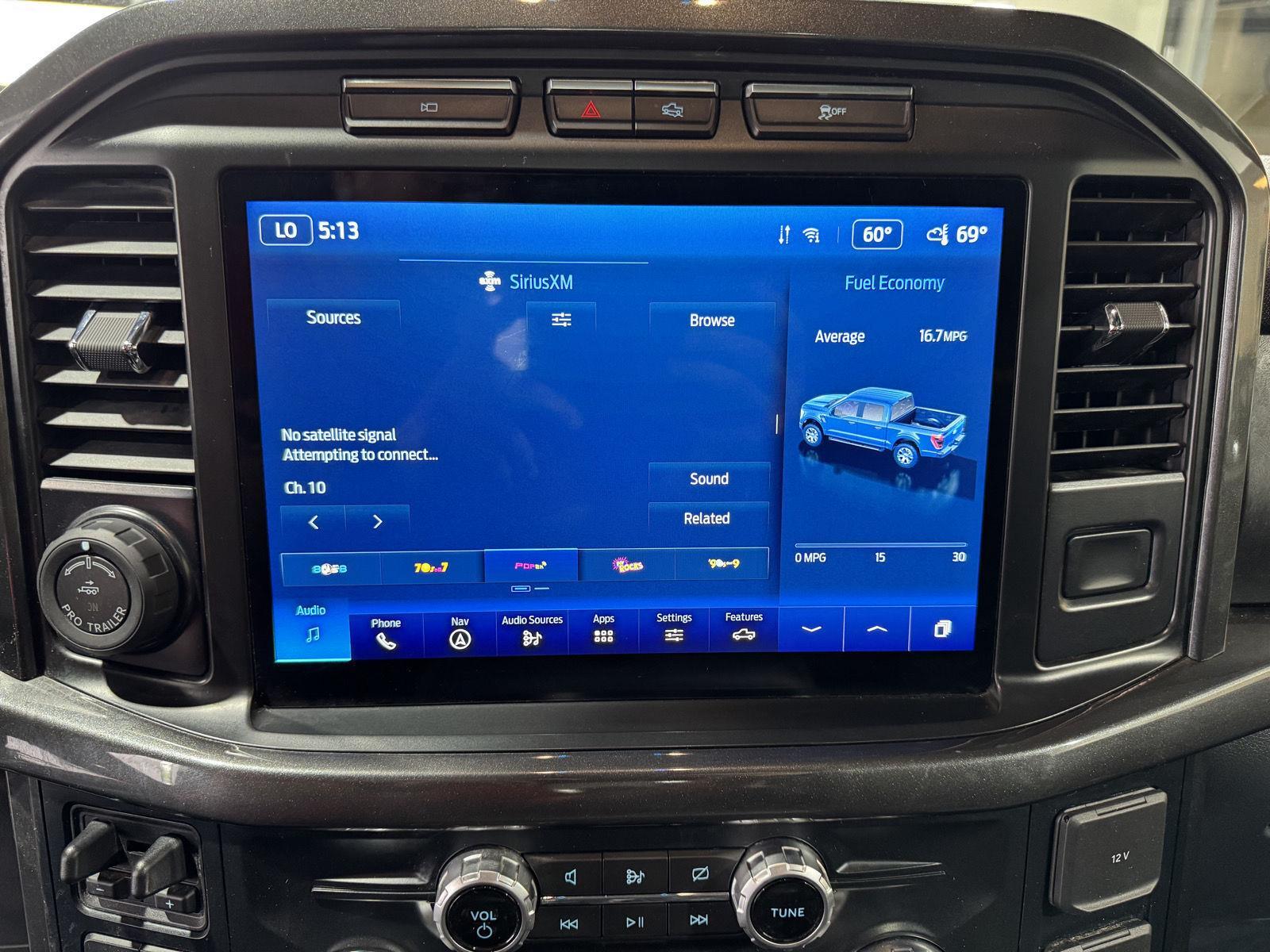 Vehicle photo 30