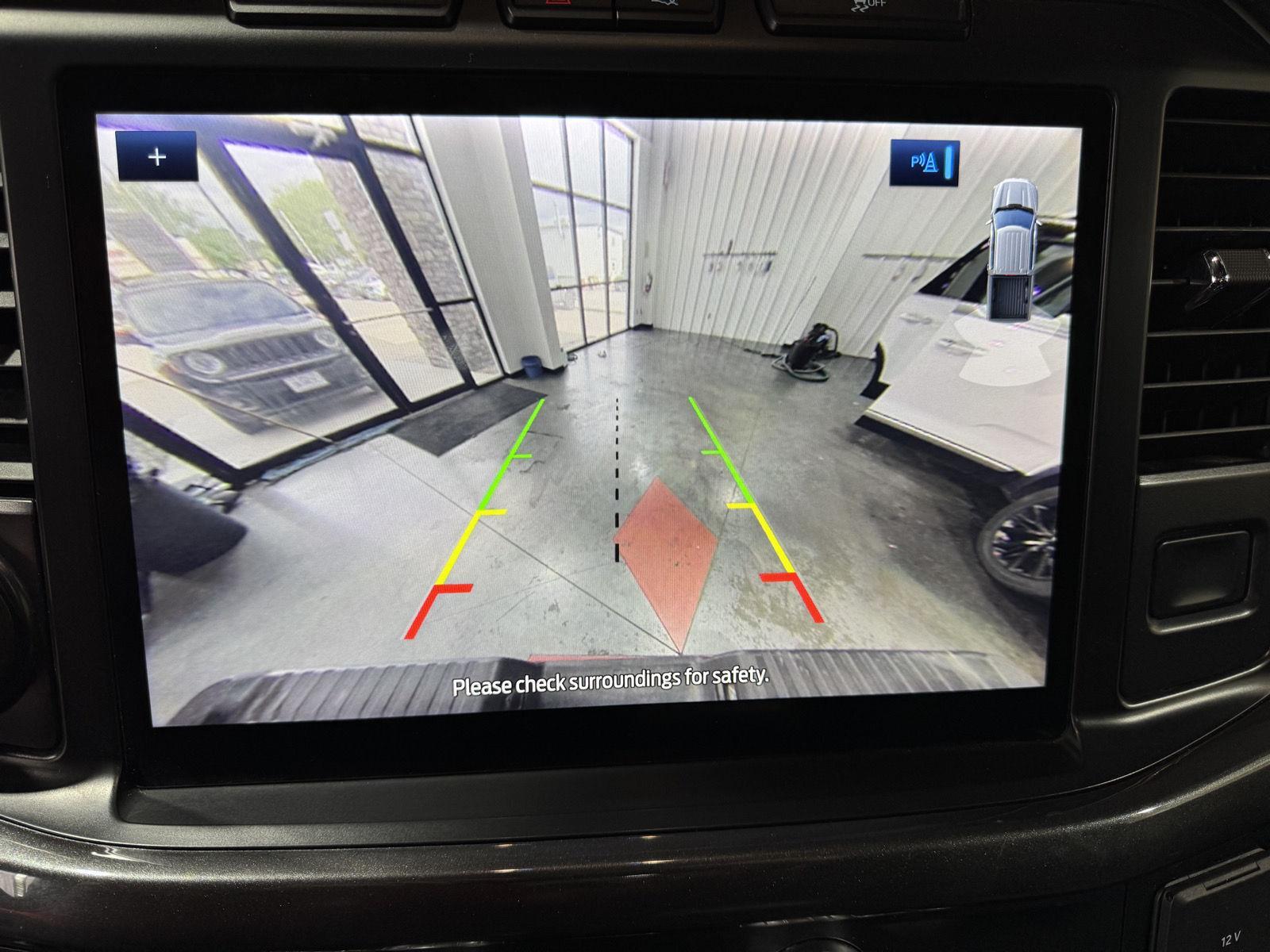 Vehicle photo 32
