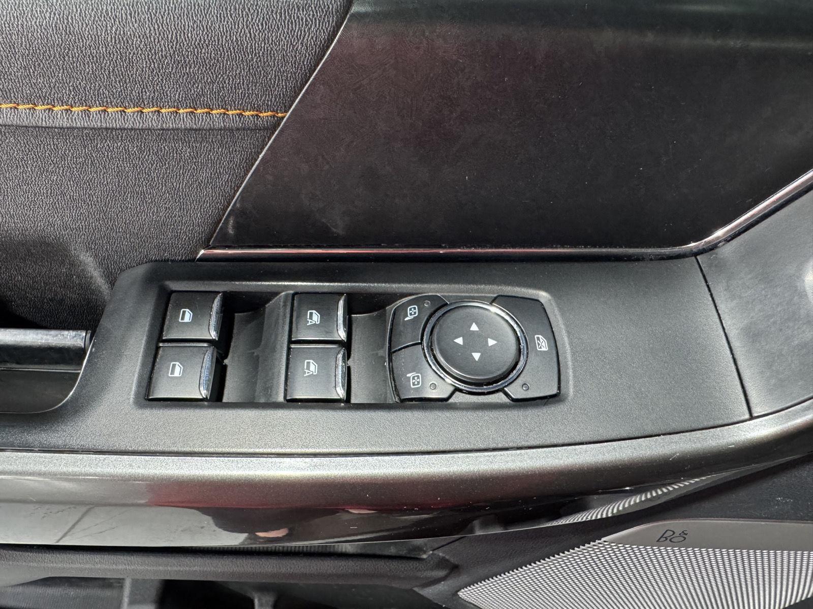 Vehicle photo 34