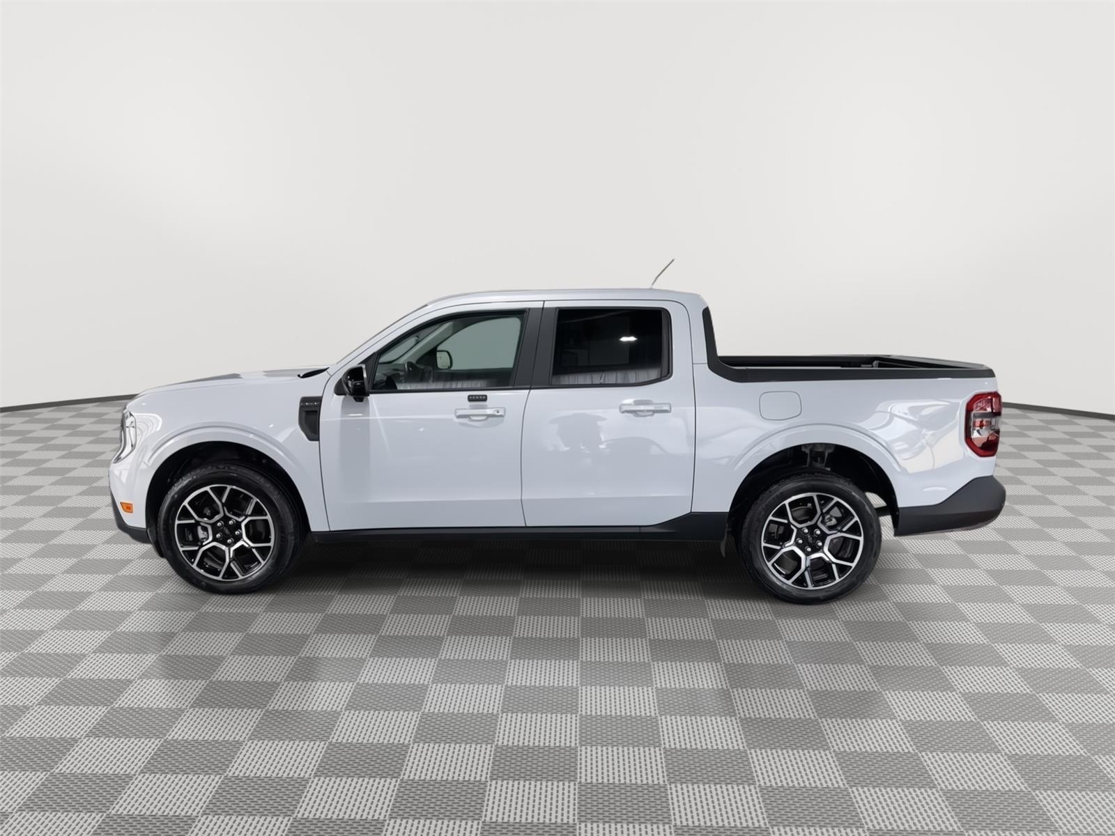 Vehicle photo 2