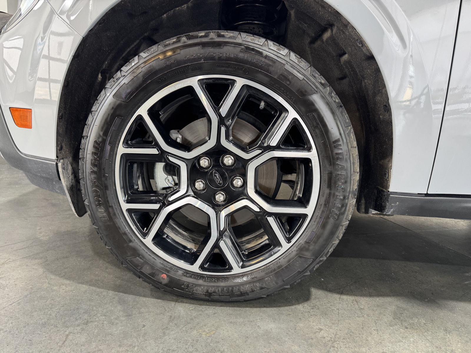 Vehicle photo 10