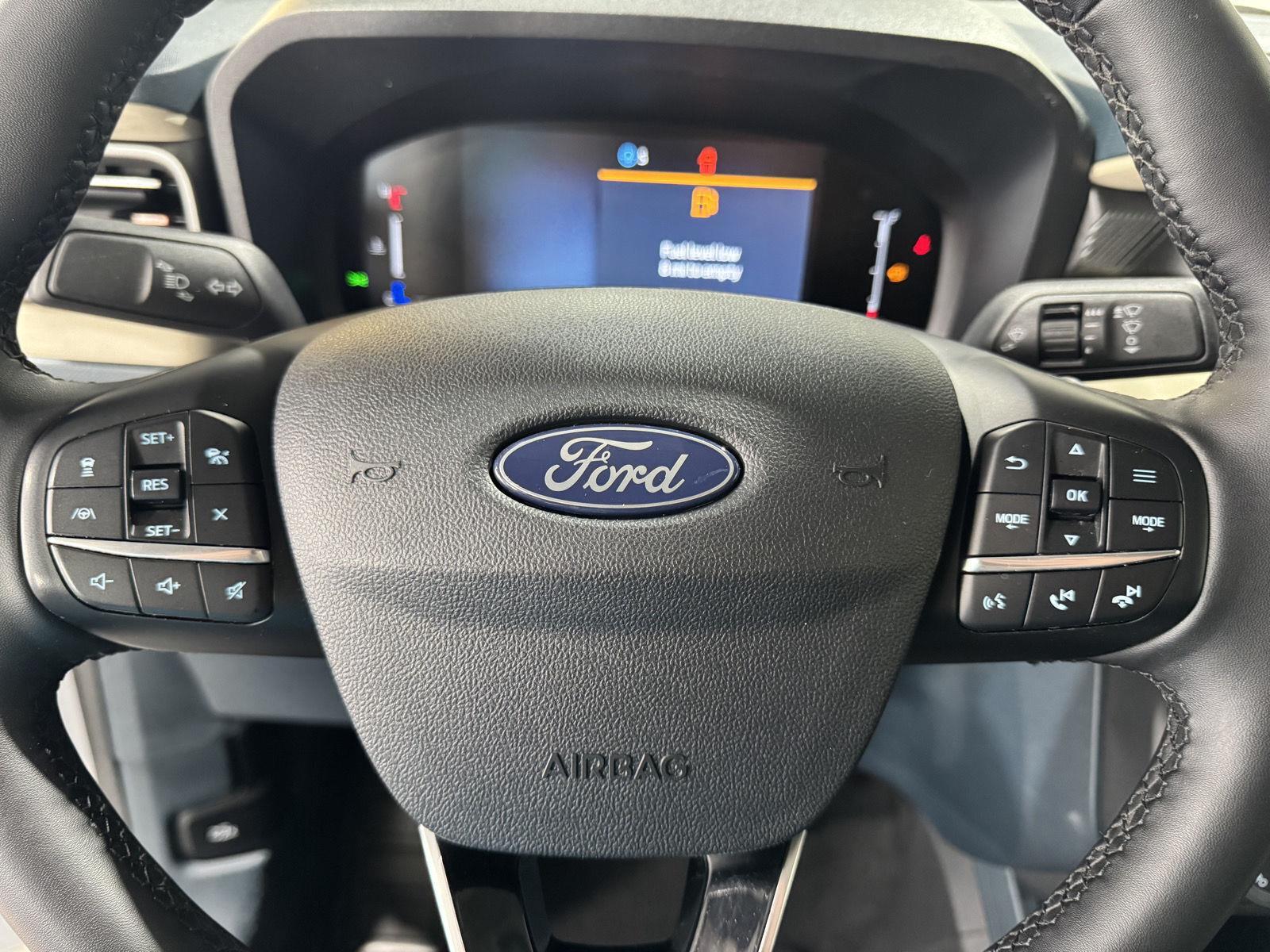 Vehicle photo 13