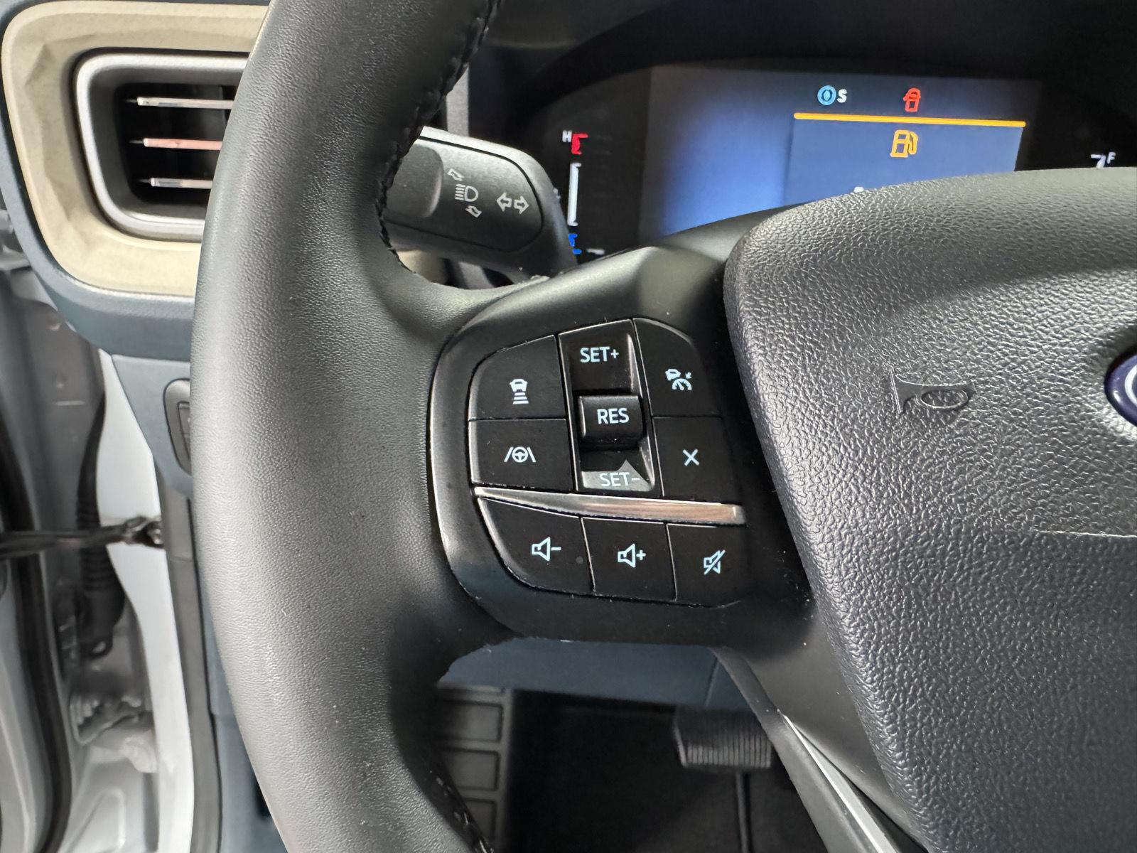 Vehicle photo 14
