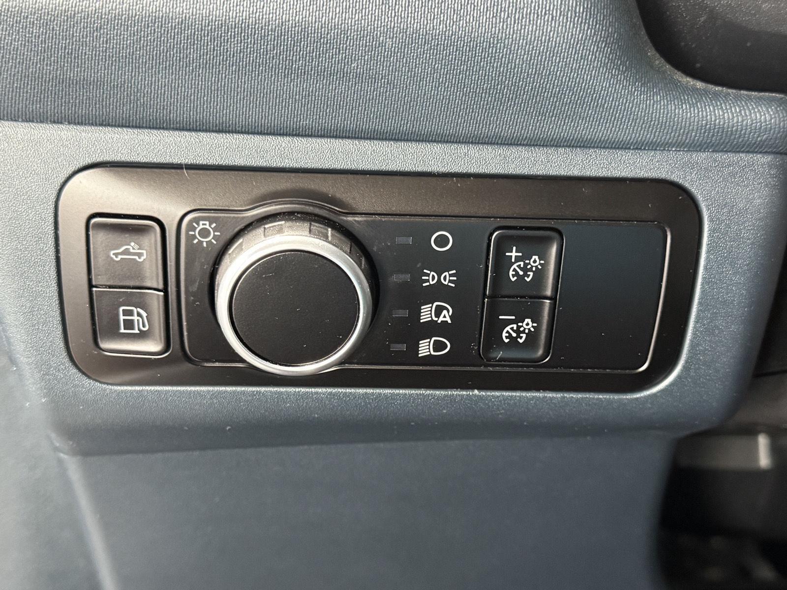 Vehicle photo 16