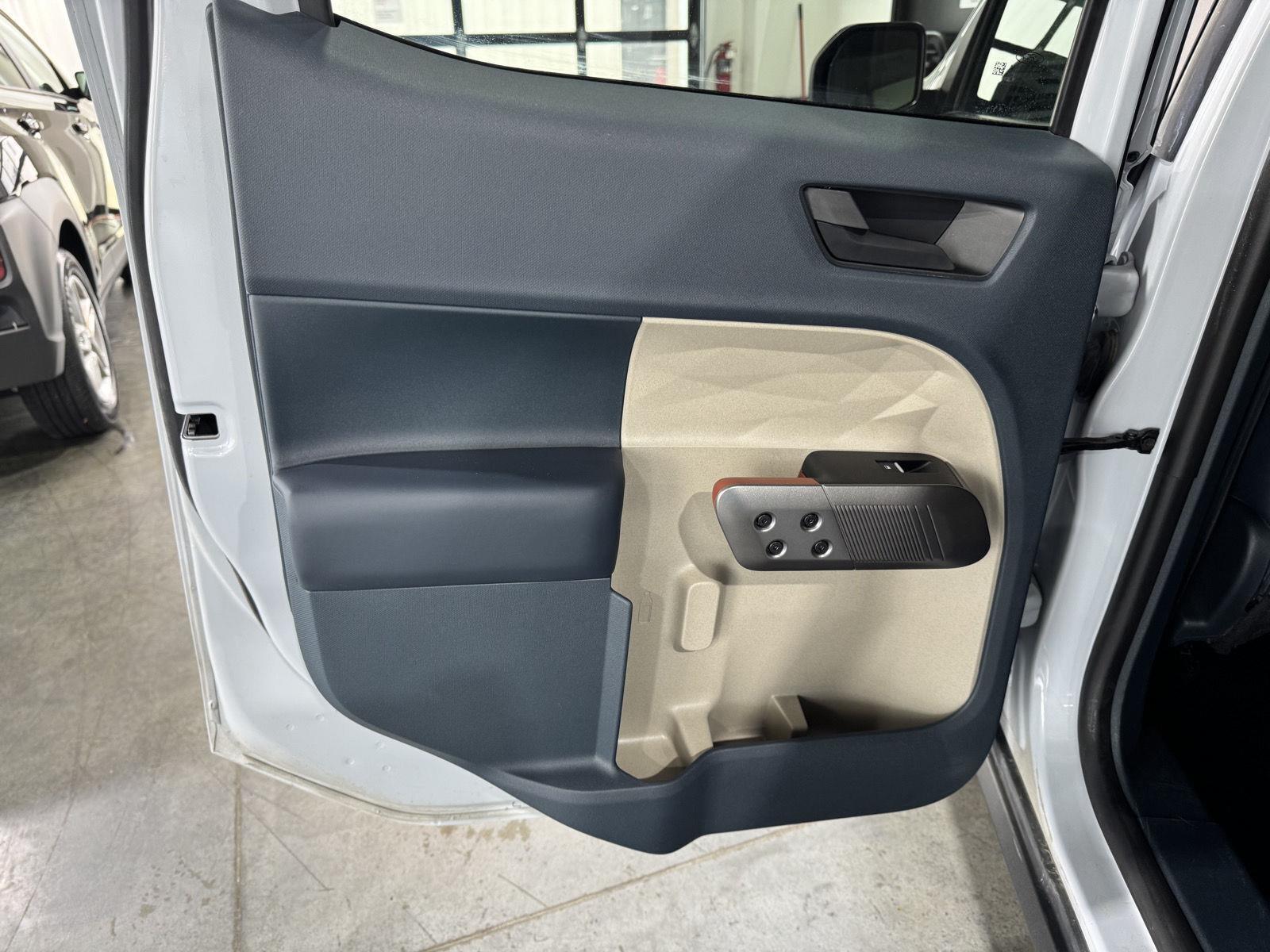Vehicle photo 26