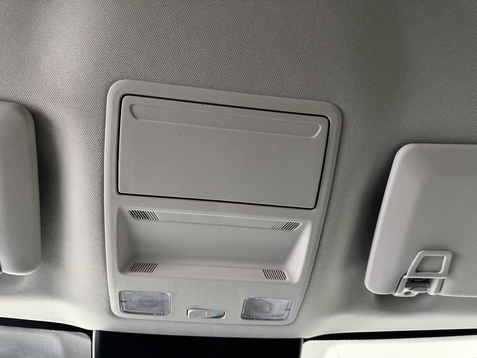 Vehicle photo 28