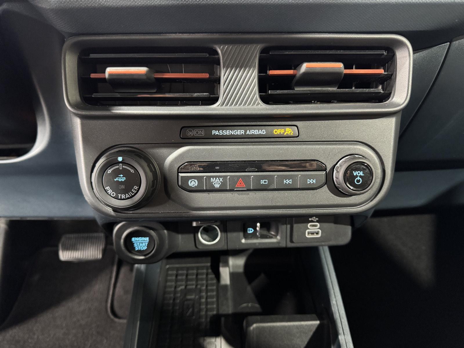 Vehicle photo 30