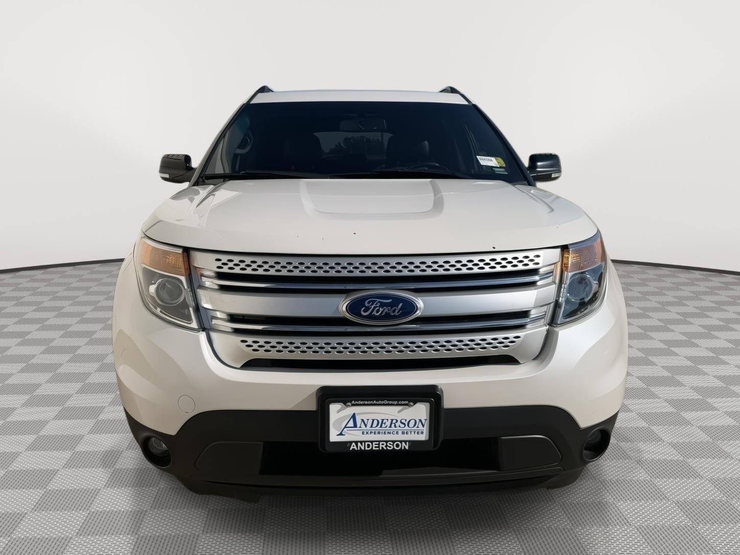 Vehicle photo 2