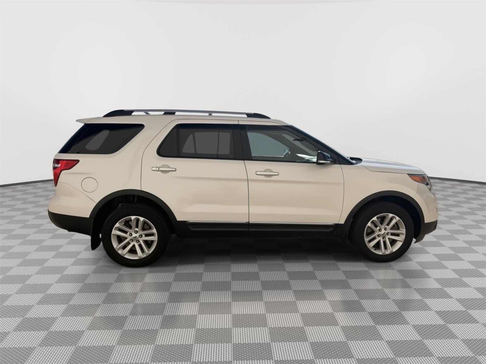 Vehicle photo 4