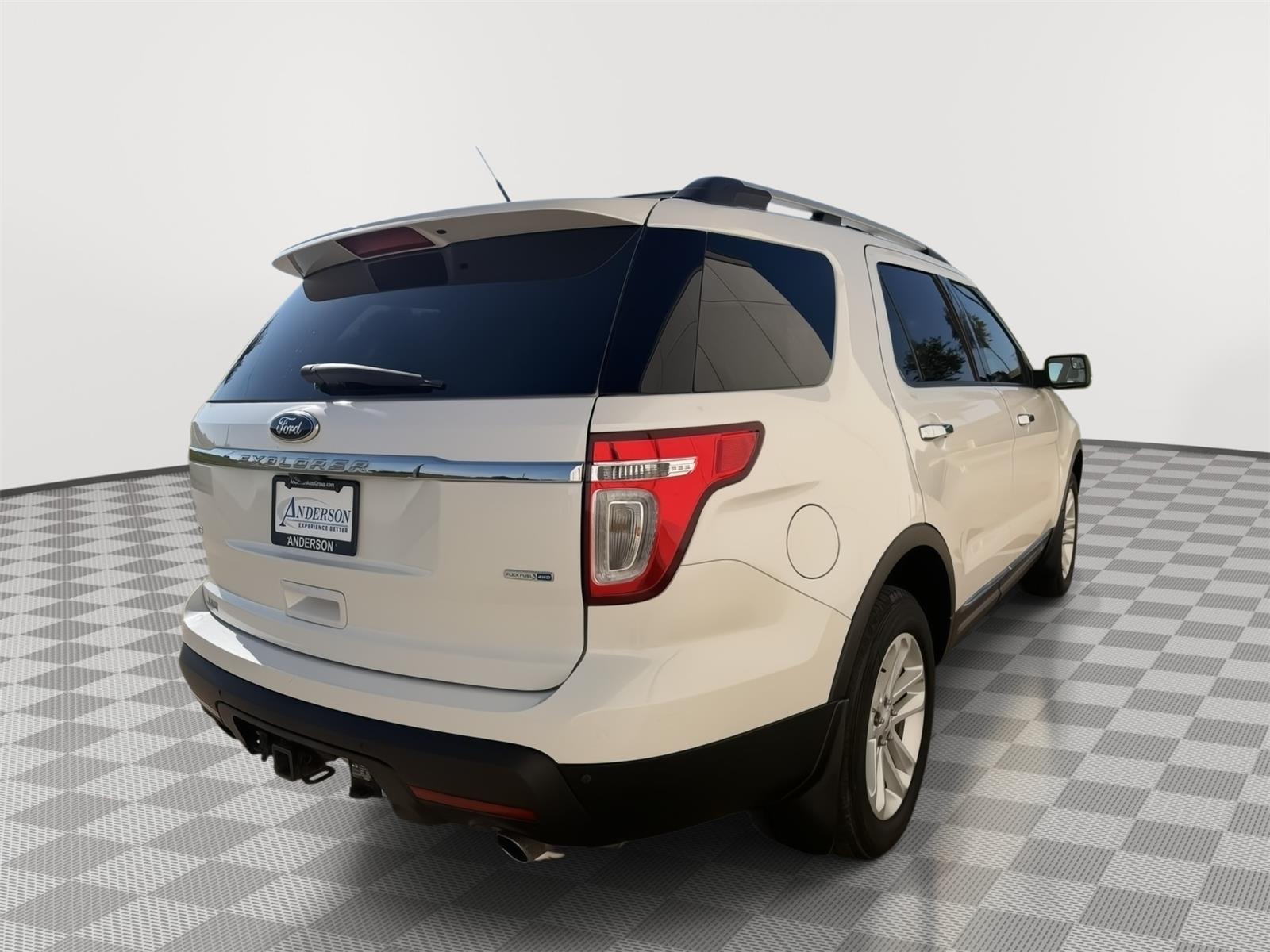 Vehicle photo 5