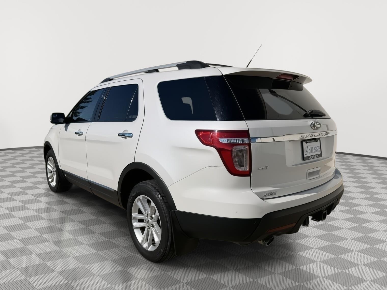 Vehicle photo 7