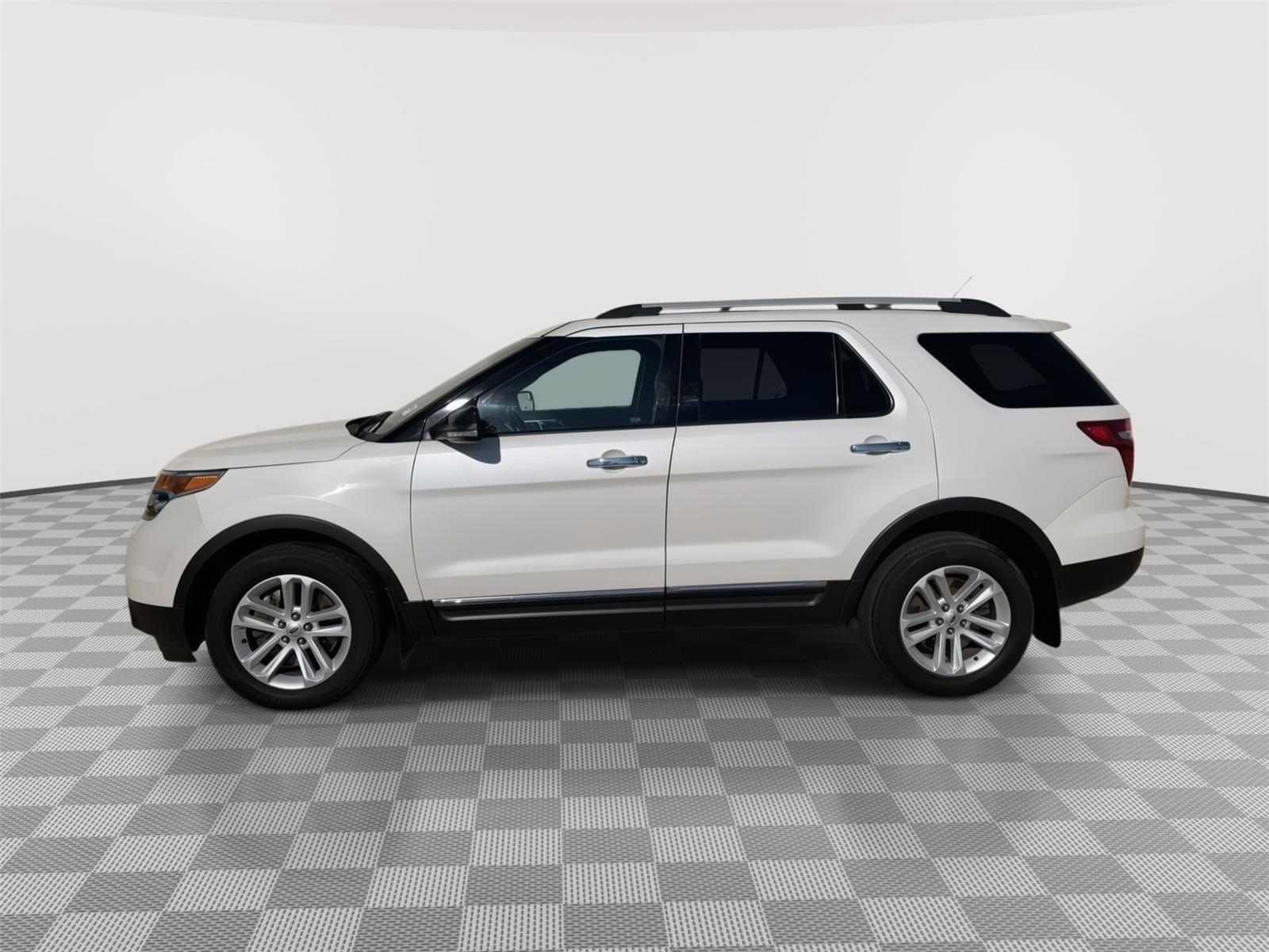 Vehicle photo 8
