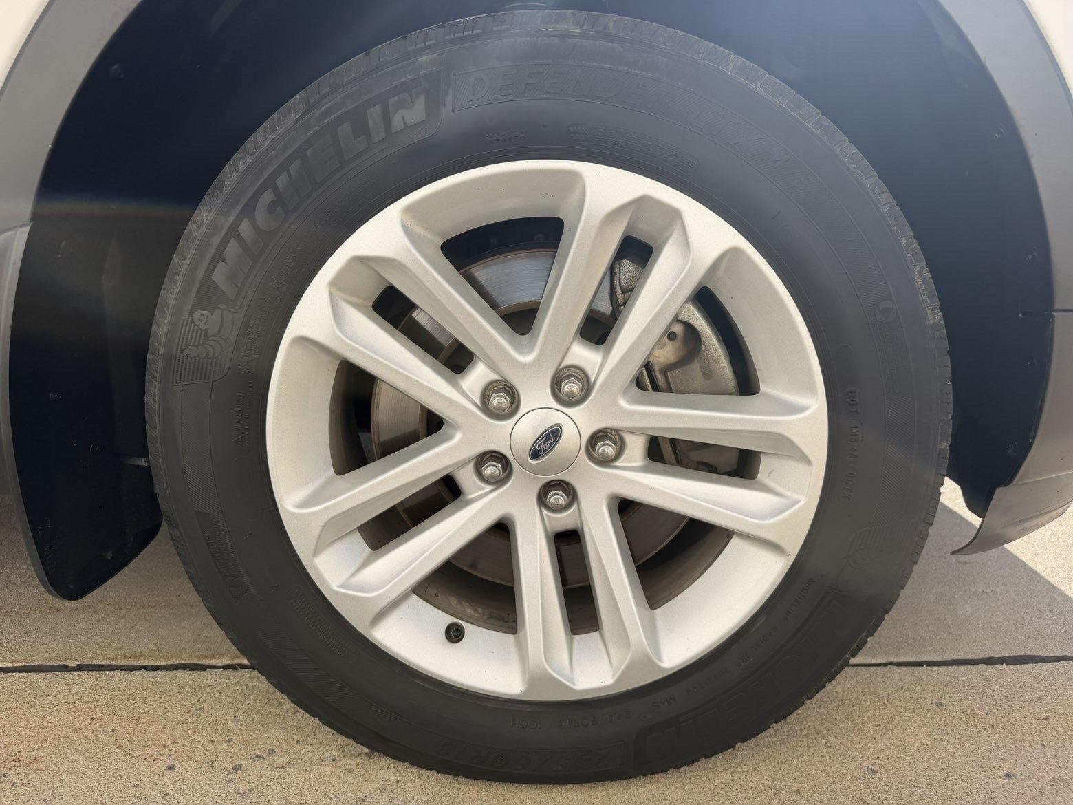 Vehicle photo 9