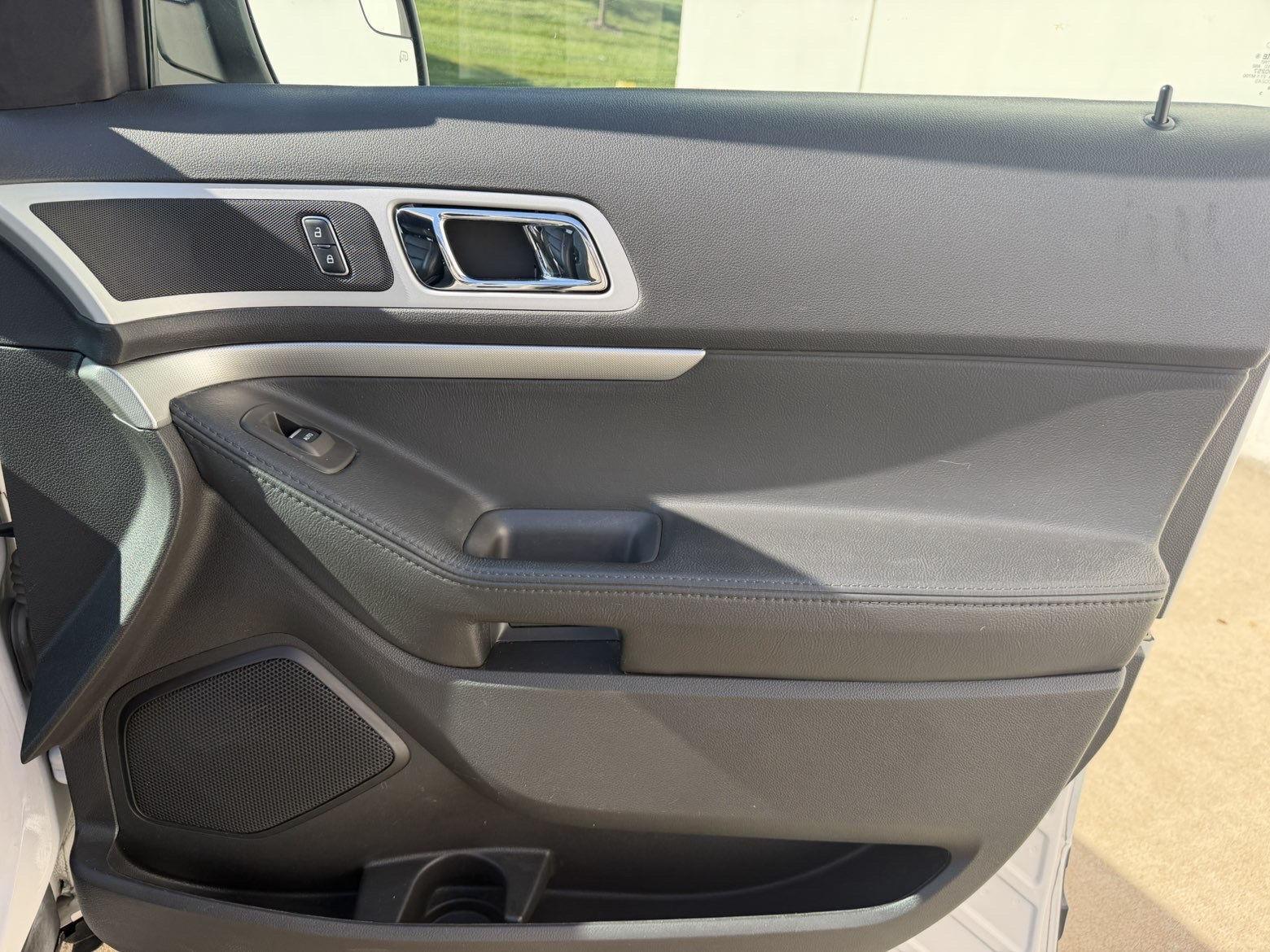 Vehicle photo 19