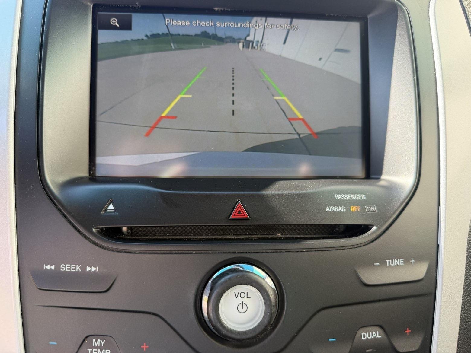Vehicle photo 25