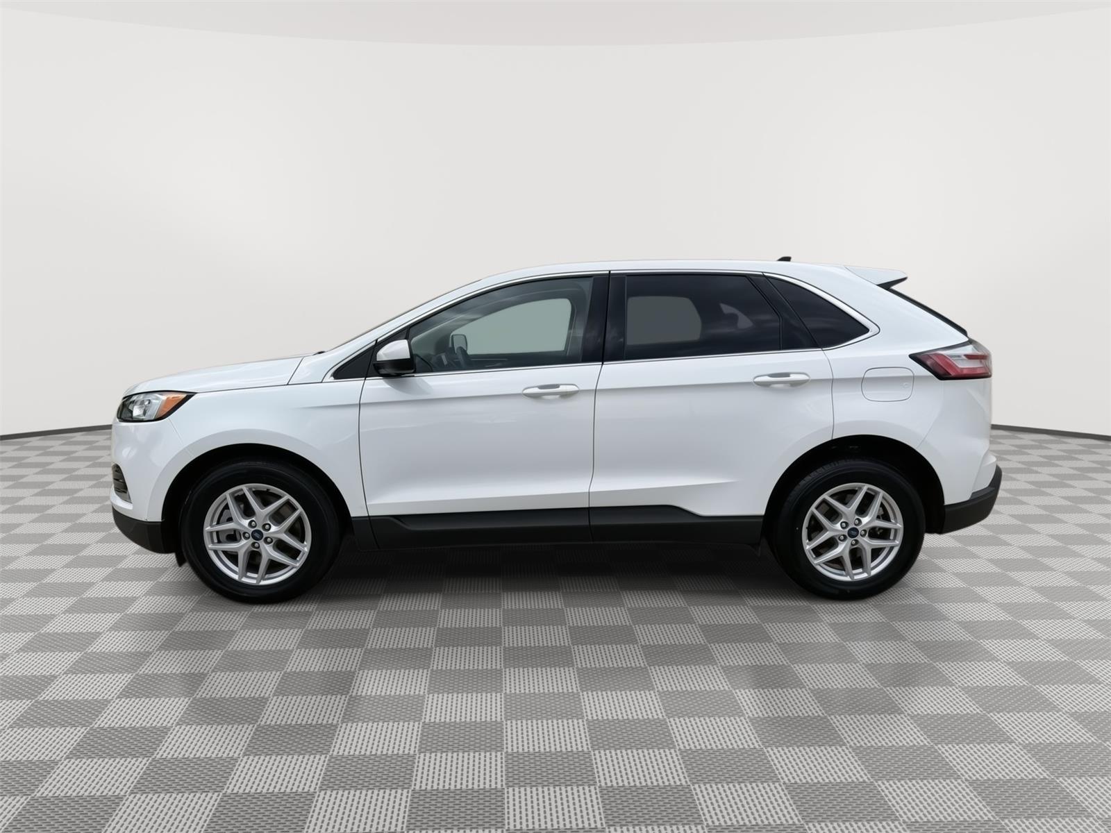Vehicle photo 3